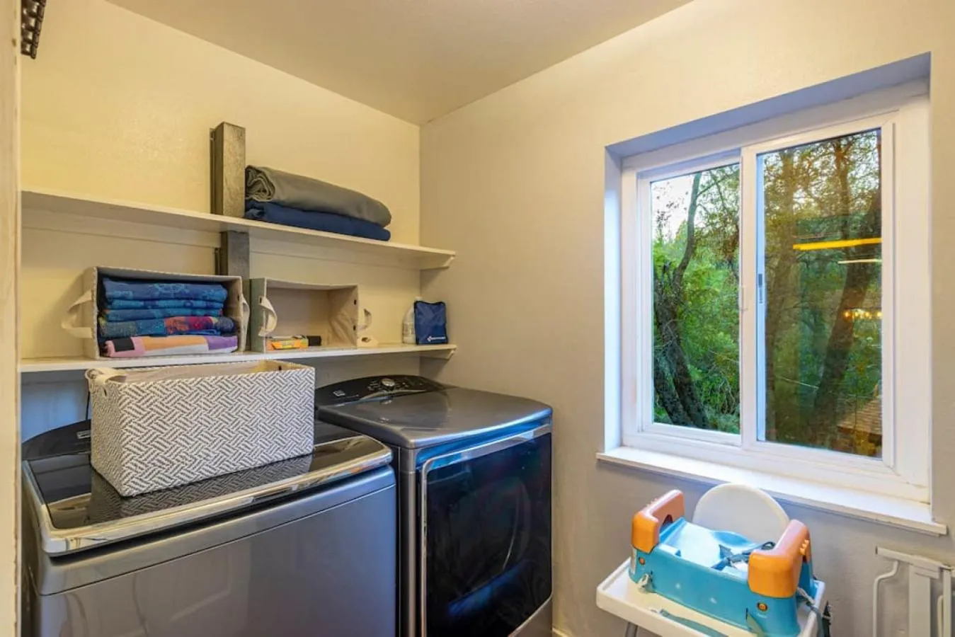 Sierra Vista Lookout Lodge with Creek, Waterfall and Waterholes, minutes from Bass Lake and Yosemite South Gate