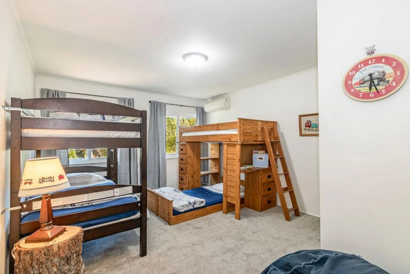 Bed in Sierra Vista Lookout Lodge with Creek, Waterfall and Waterholes, minutes from Bass Lake and Yosemite South Gate