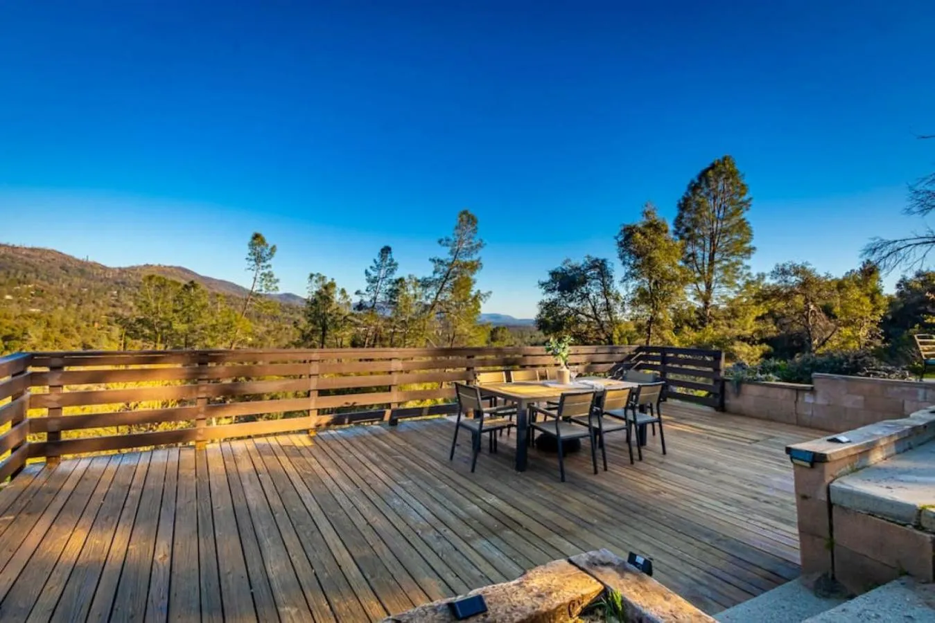 Sierra Vista Lookout Lodge with Creek, Waterfall and Waterholes, minutes from Bass Lake and Yosemite South Gate