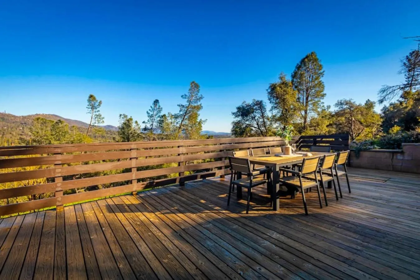 Sierra Vista Lookout Lodge with Creek, Waterfall and Waterholes, minutes from Bass Lake and Yosemite South Gate