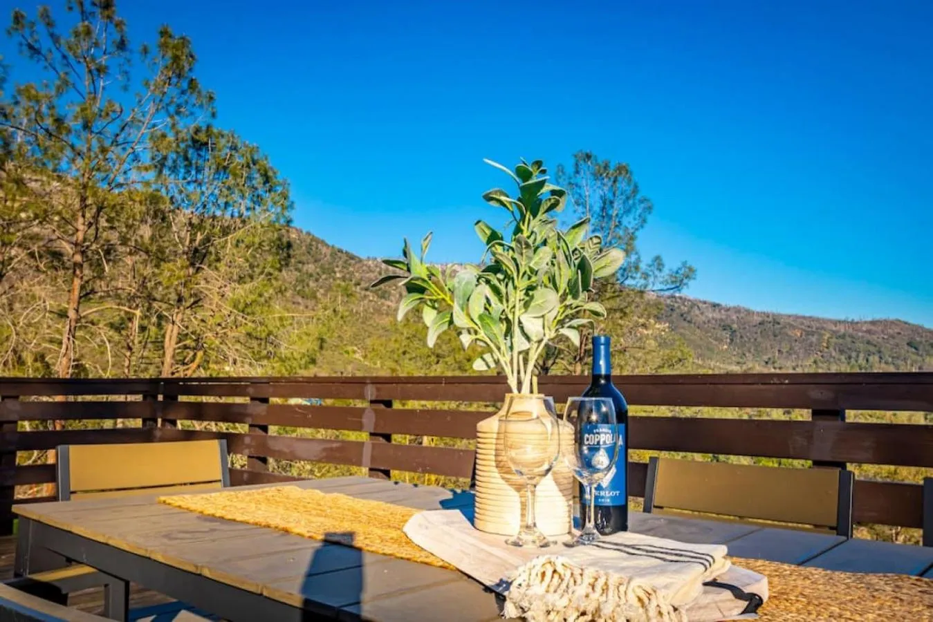 Sierra Vista Lookout Lodge with Creek, Waterfall and Waterholes, minutes from Bass Lake and Yosemite South Gate