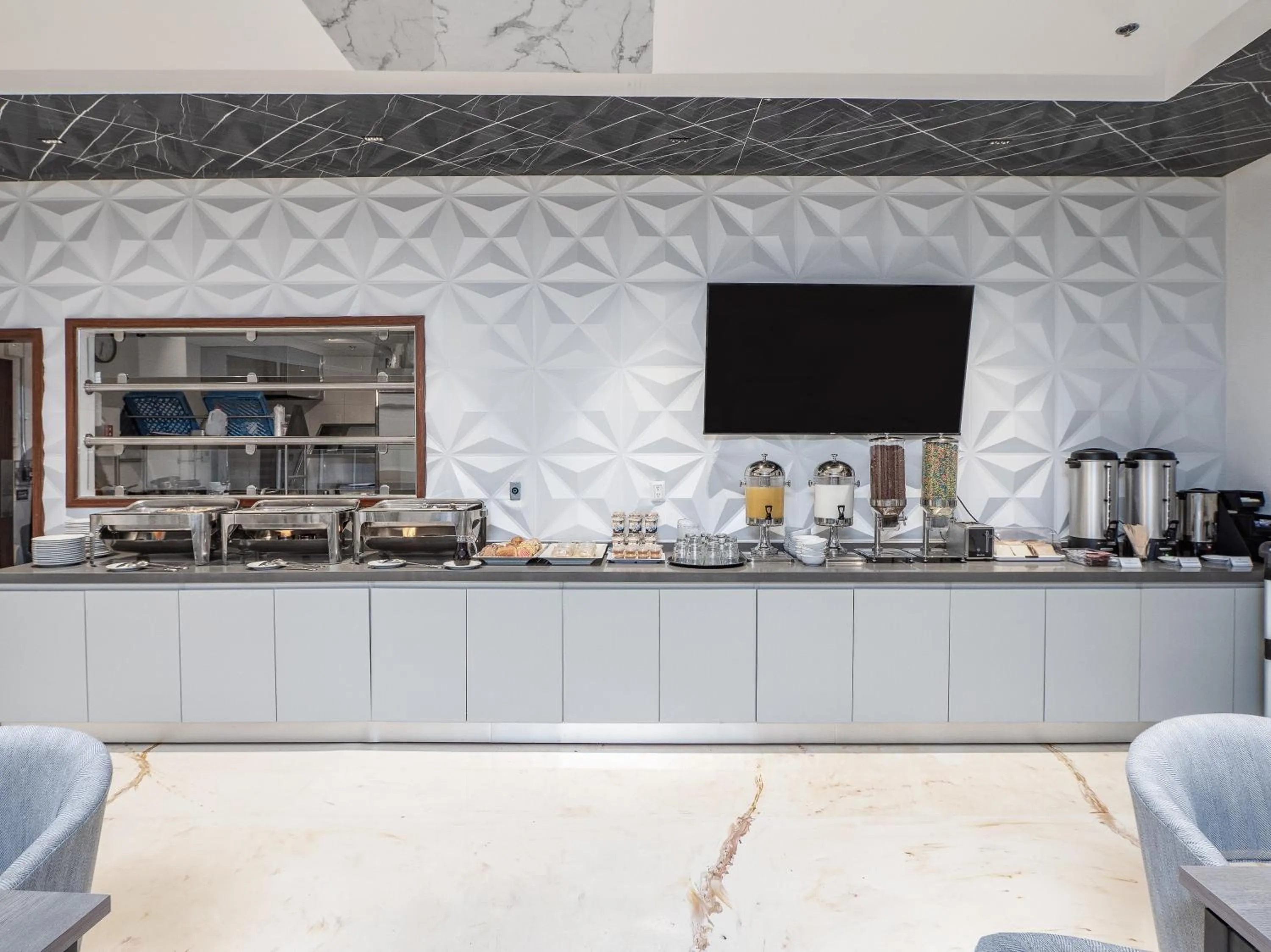 Breakfast in Hotel Mesaluna Short & Long Stay