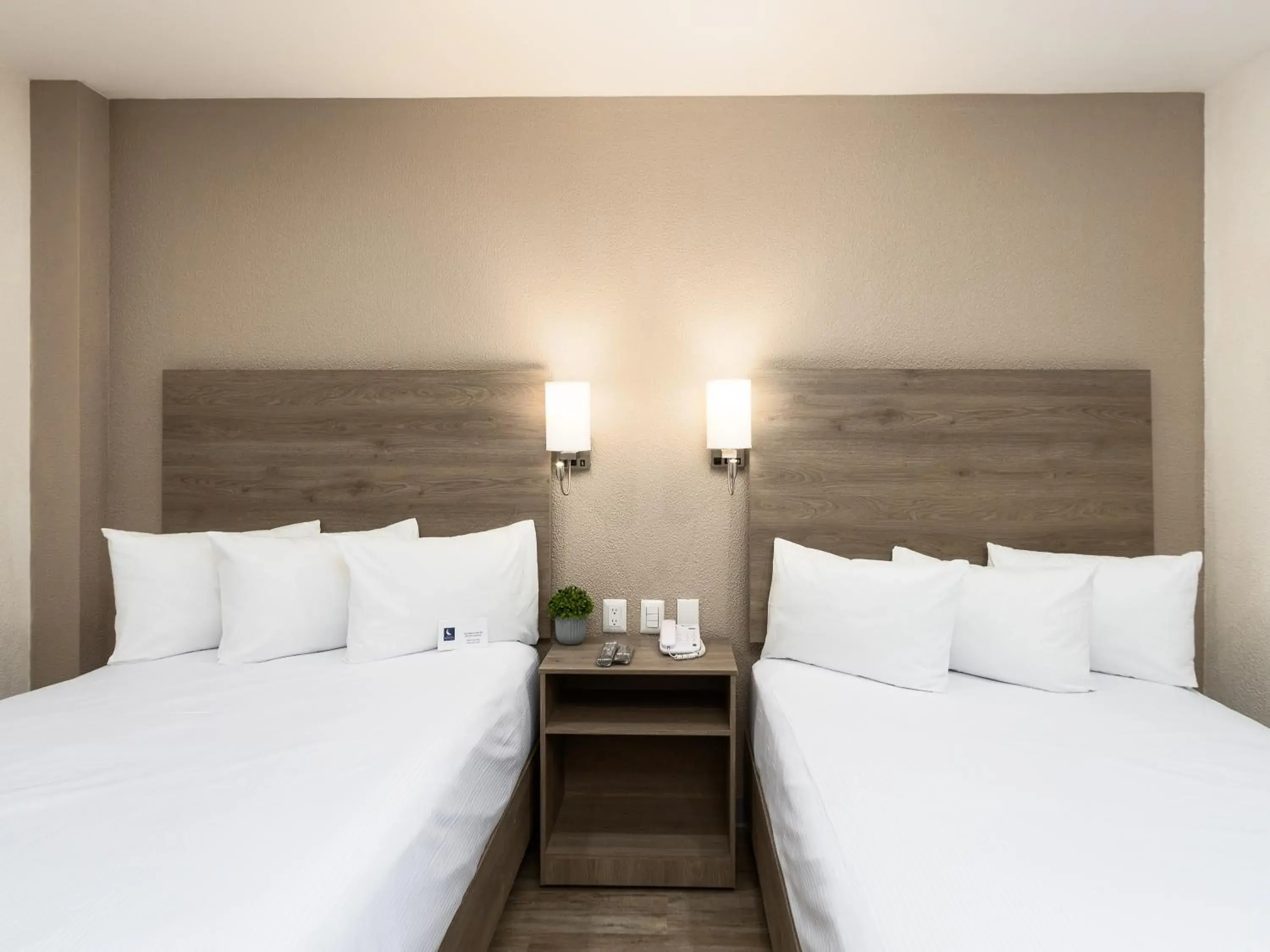 Standard Twin Room in Hotel Mesaluna Short & Long Stay Standard Twin Room in Hotel Mesaluna Short & Long Stay