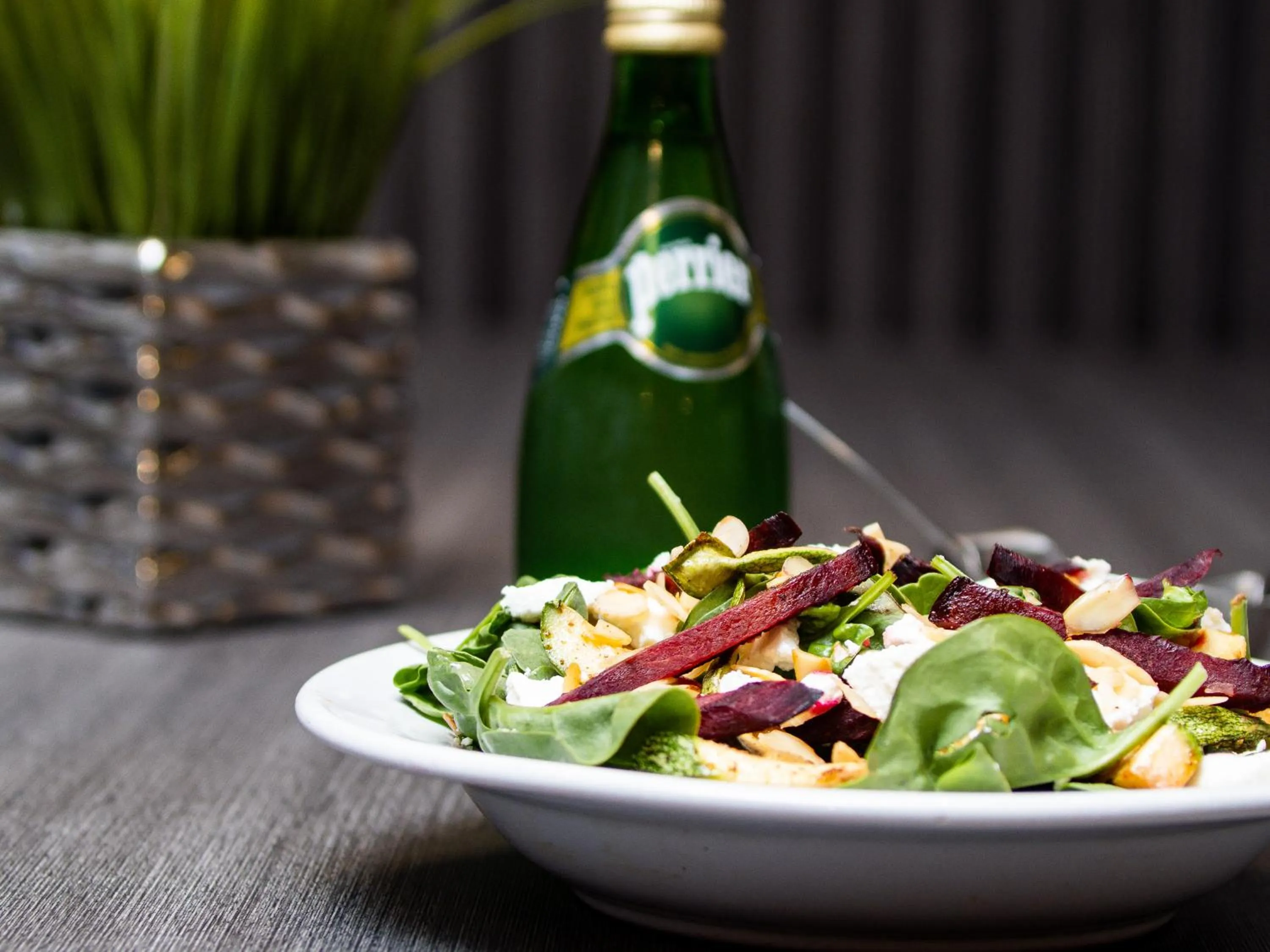 Restaurant/places to eat in Hotel Mesaluna Short & Long Stay