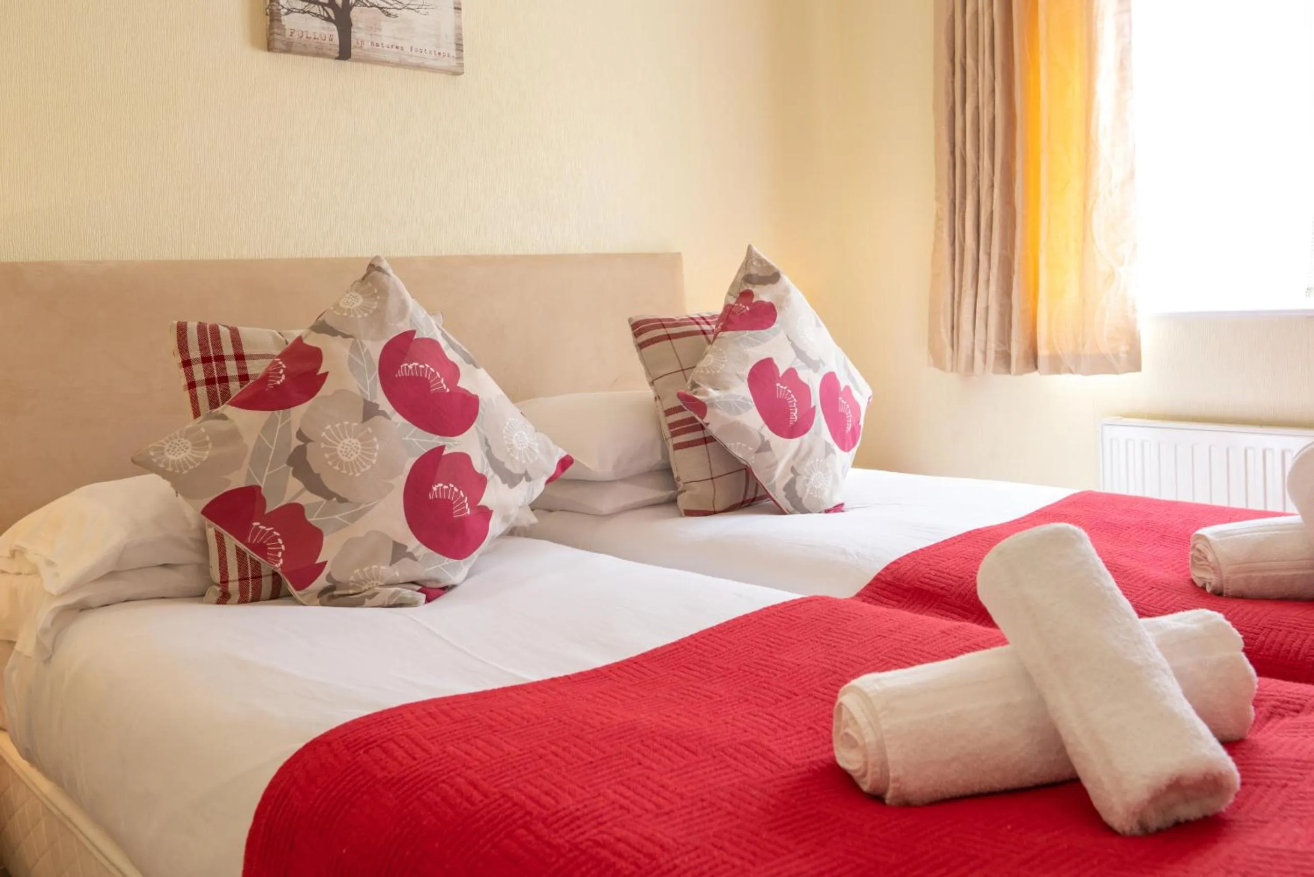 Bedroom, Bed in 4 Meadow View Lodge - 2 Bed-sleeps 4-TJS4MV