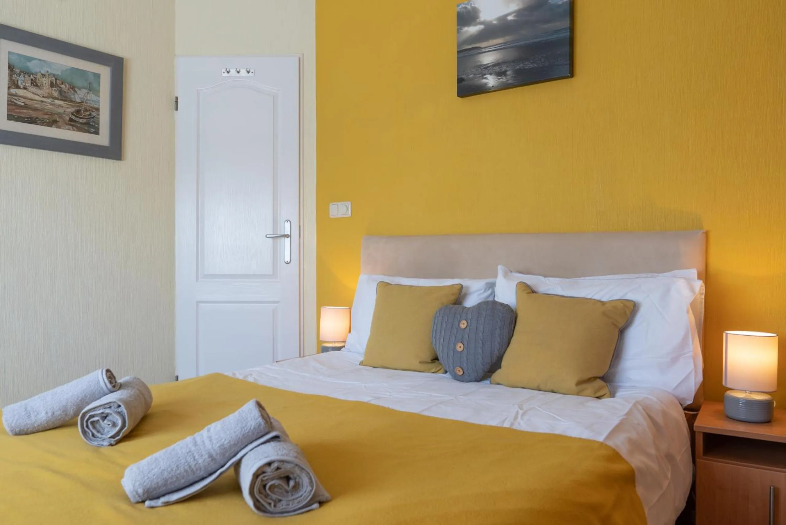 Bedroom, Bed in 4 Meadow View Lodge - 2 Bed-sleeps 4-TJS4MV