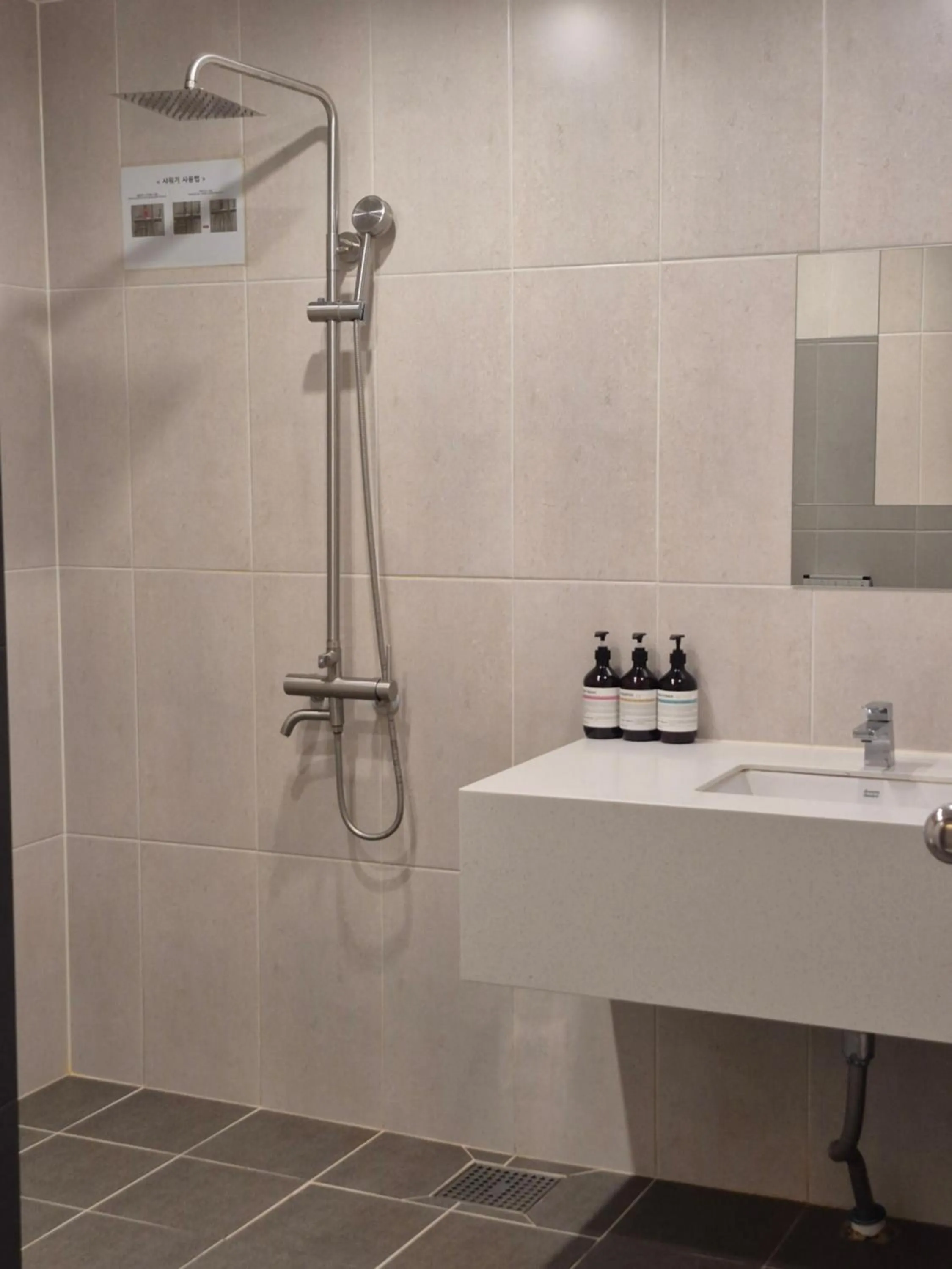 Toilet in H avenue Kijang Ilgwang