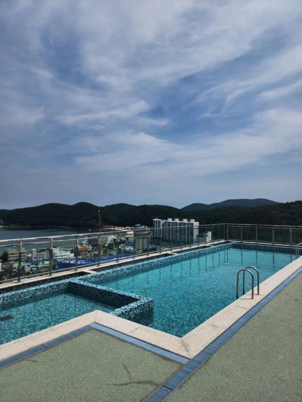 Swimming pool in H avenue Kijang Ilgwang