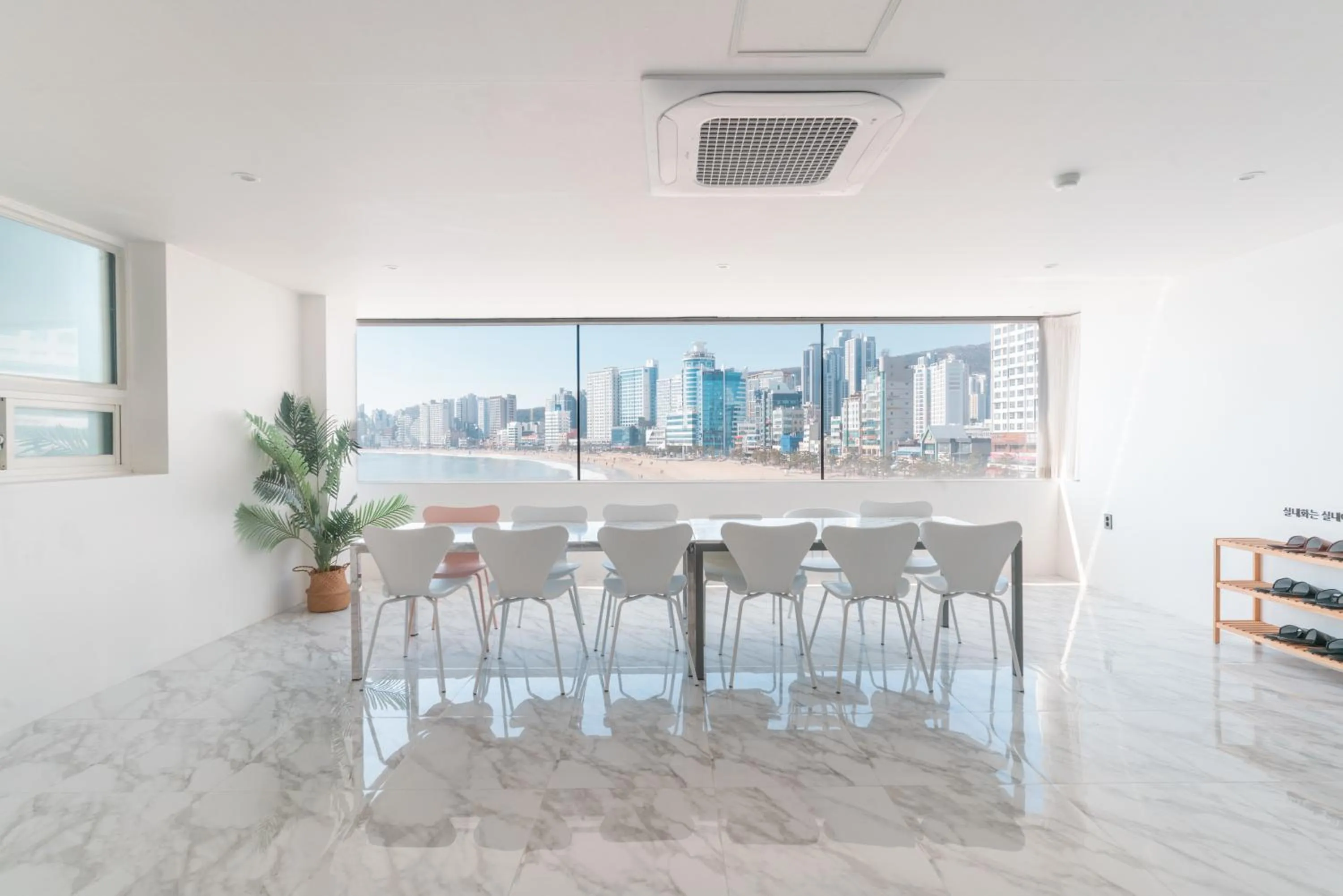 Dining area in The Wave Pension