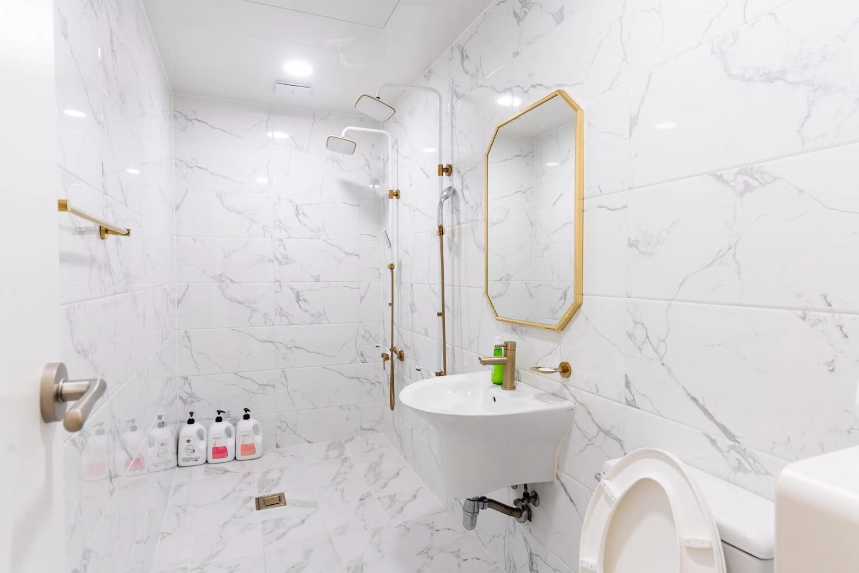 Shower in The Wave Pension