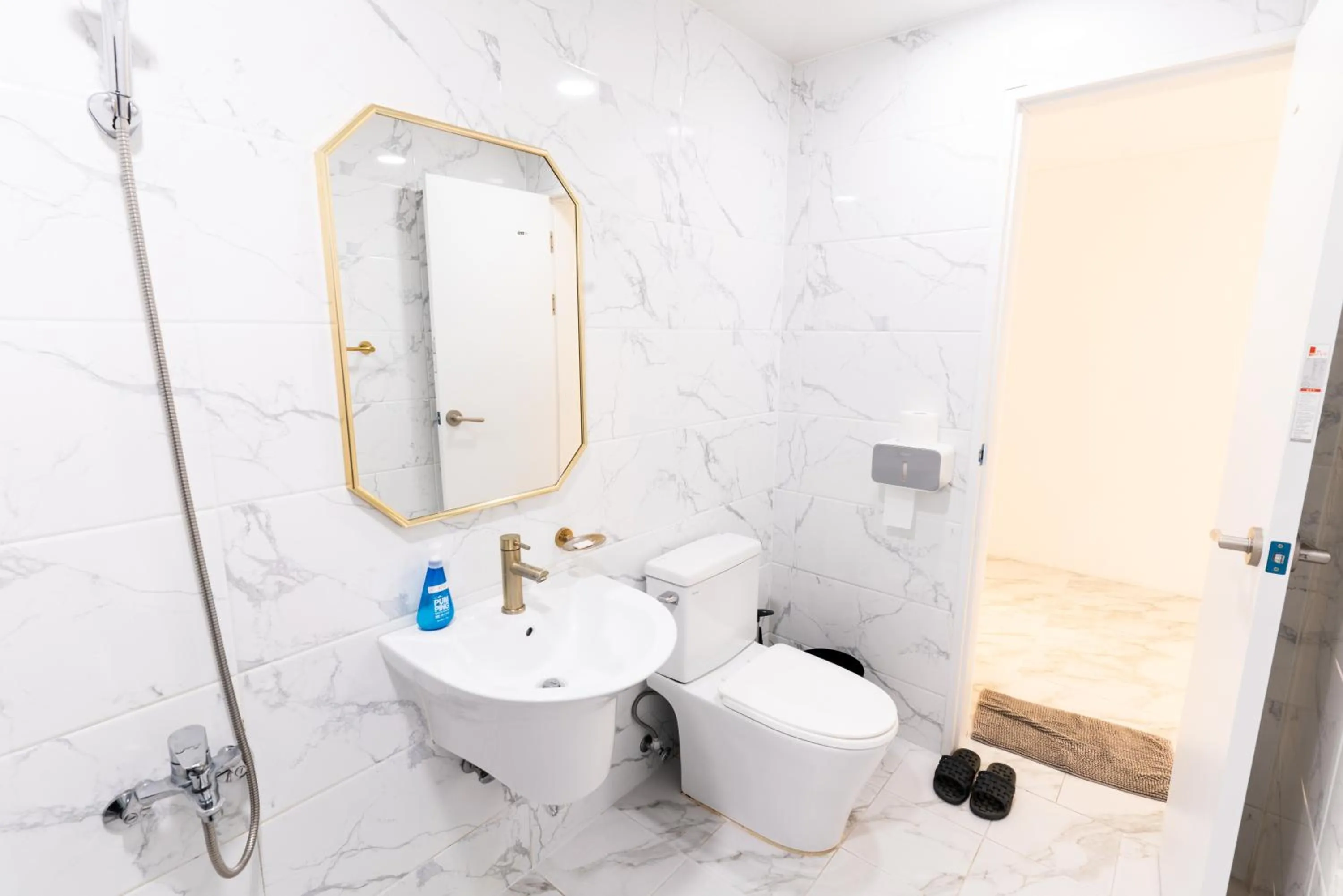 Shower in The Wave Pension