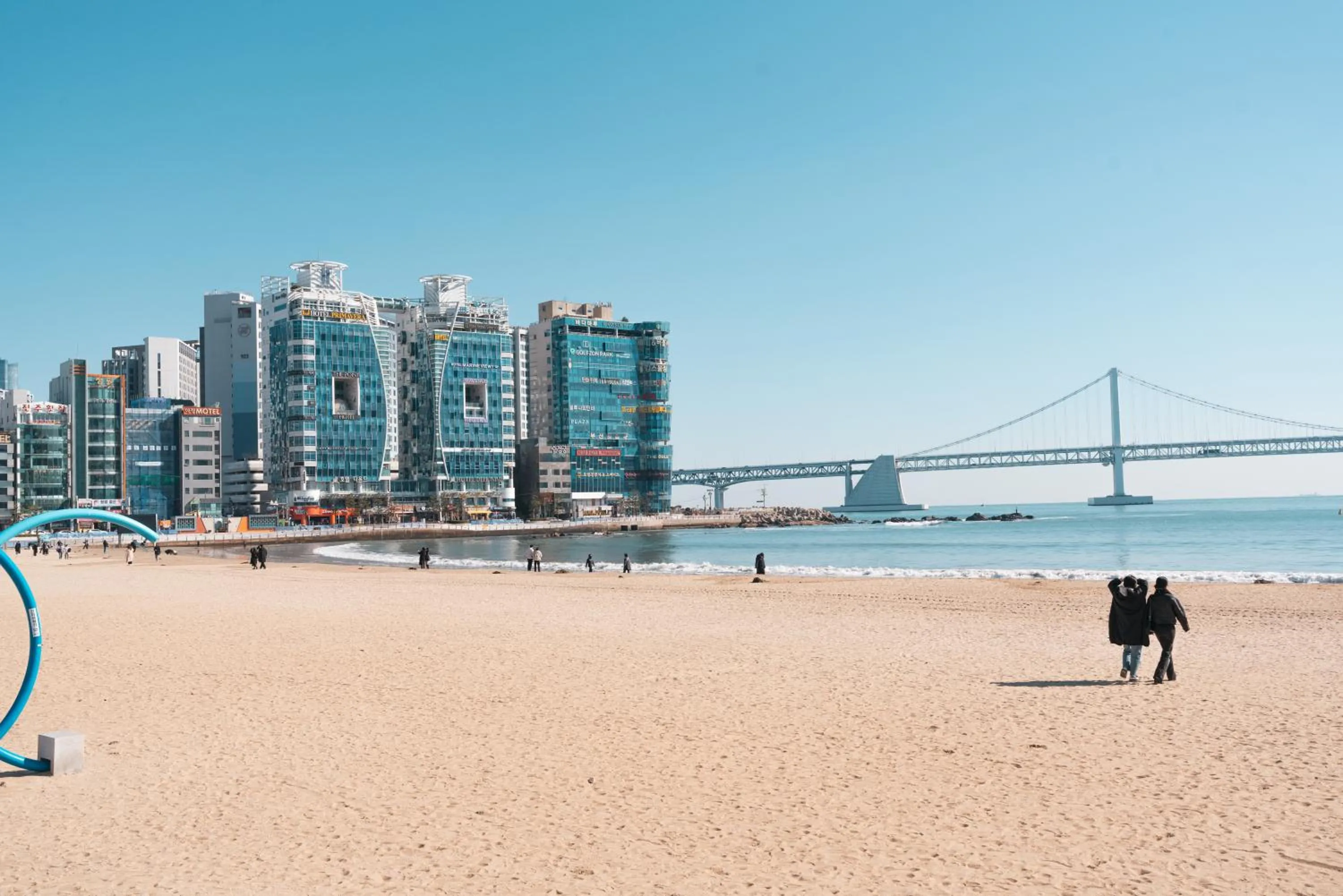 People in The Wave Pension