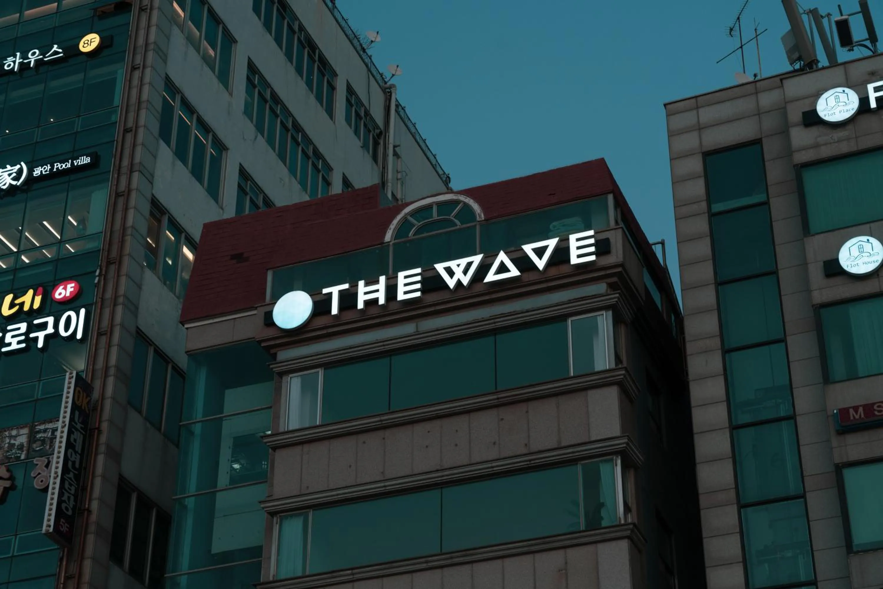 Facade/entrance in The Wave Pension