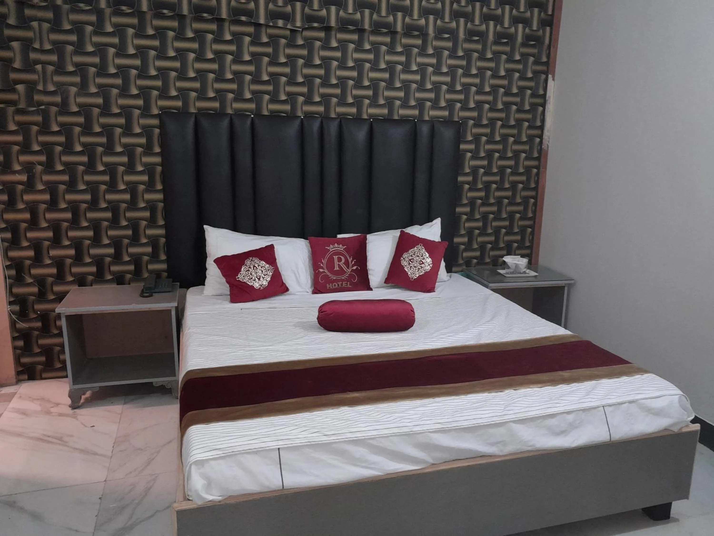 Bed in Hotel Royal Rose