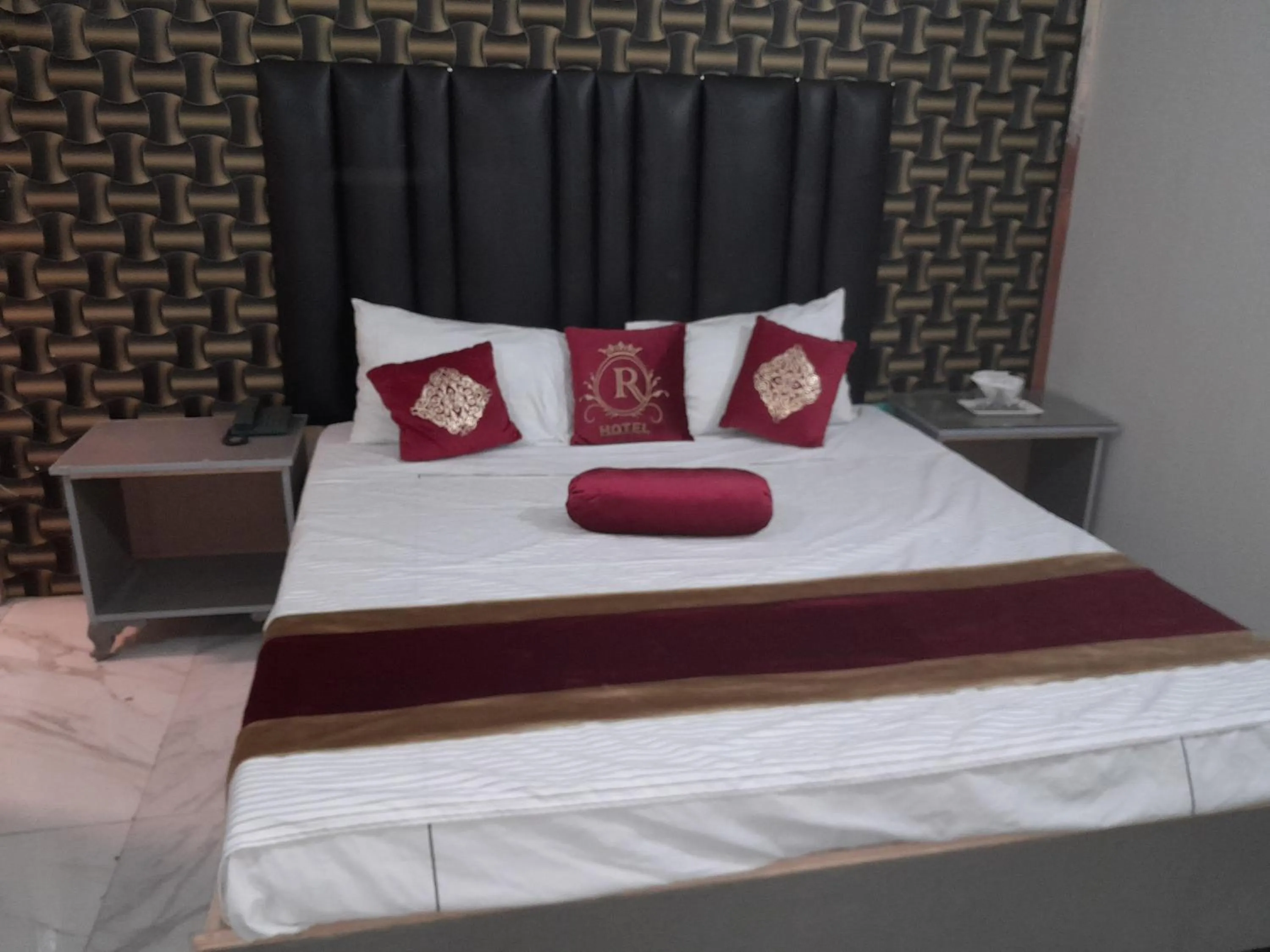 Bed in Hotel Royal Rose