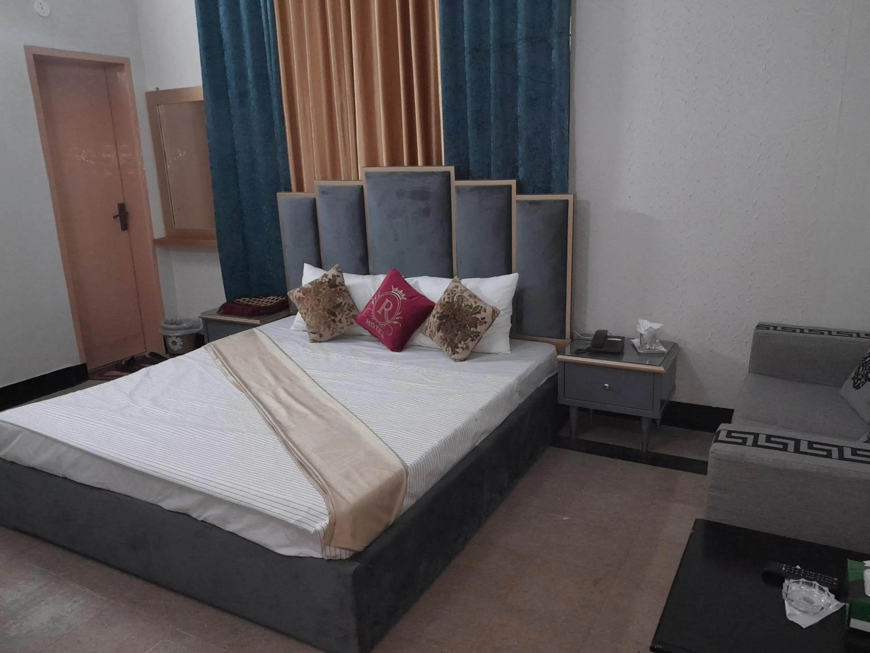 Bed in Hotel Royal Rose