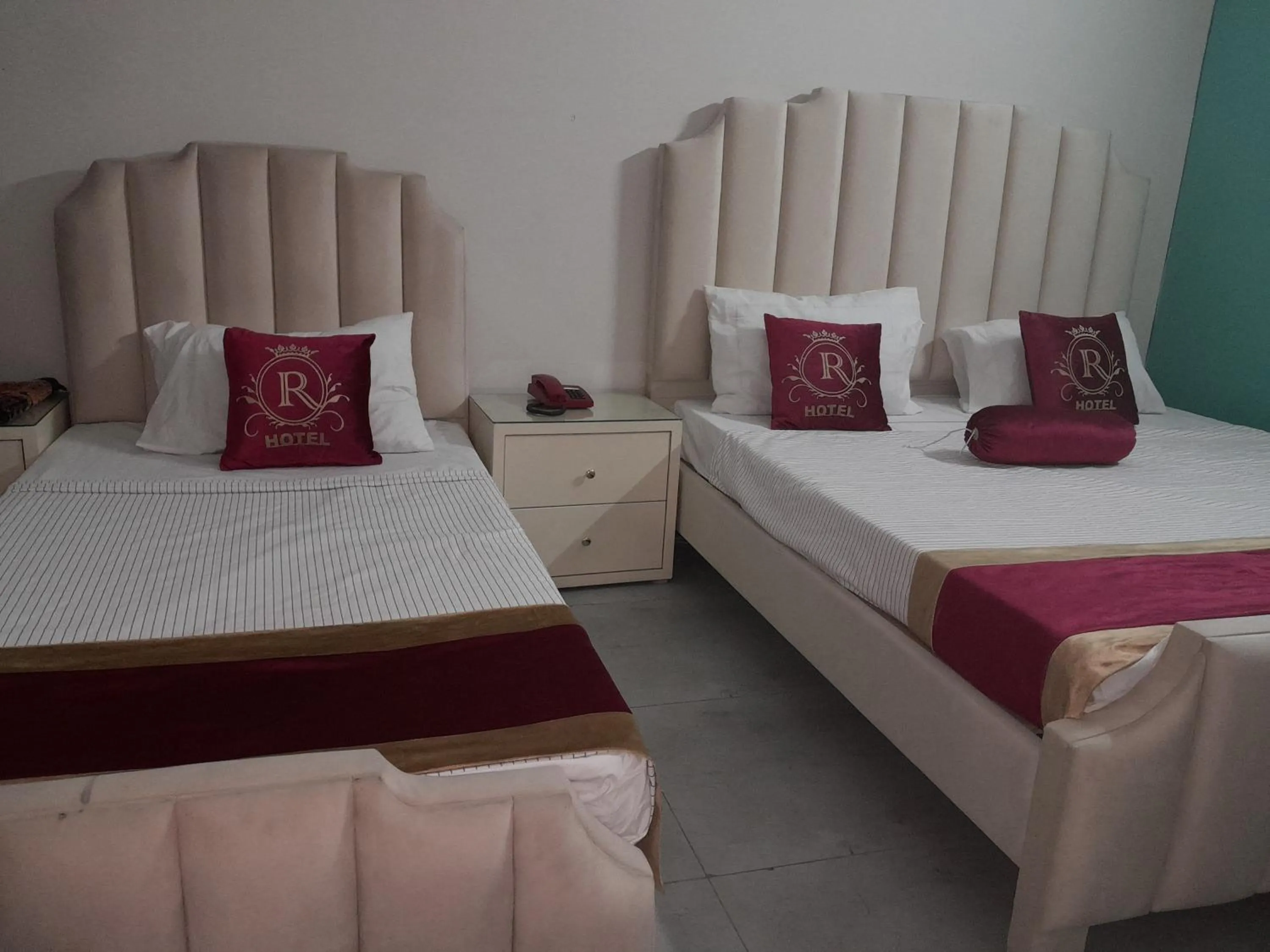 Bed in Hotel Royal Rose