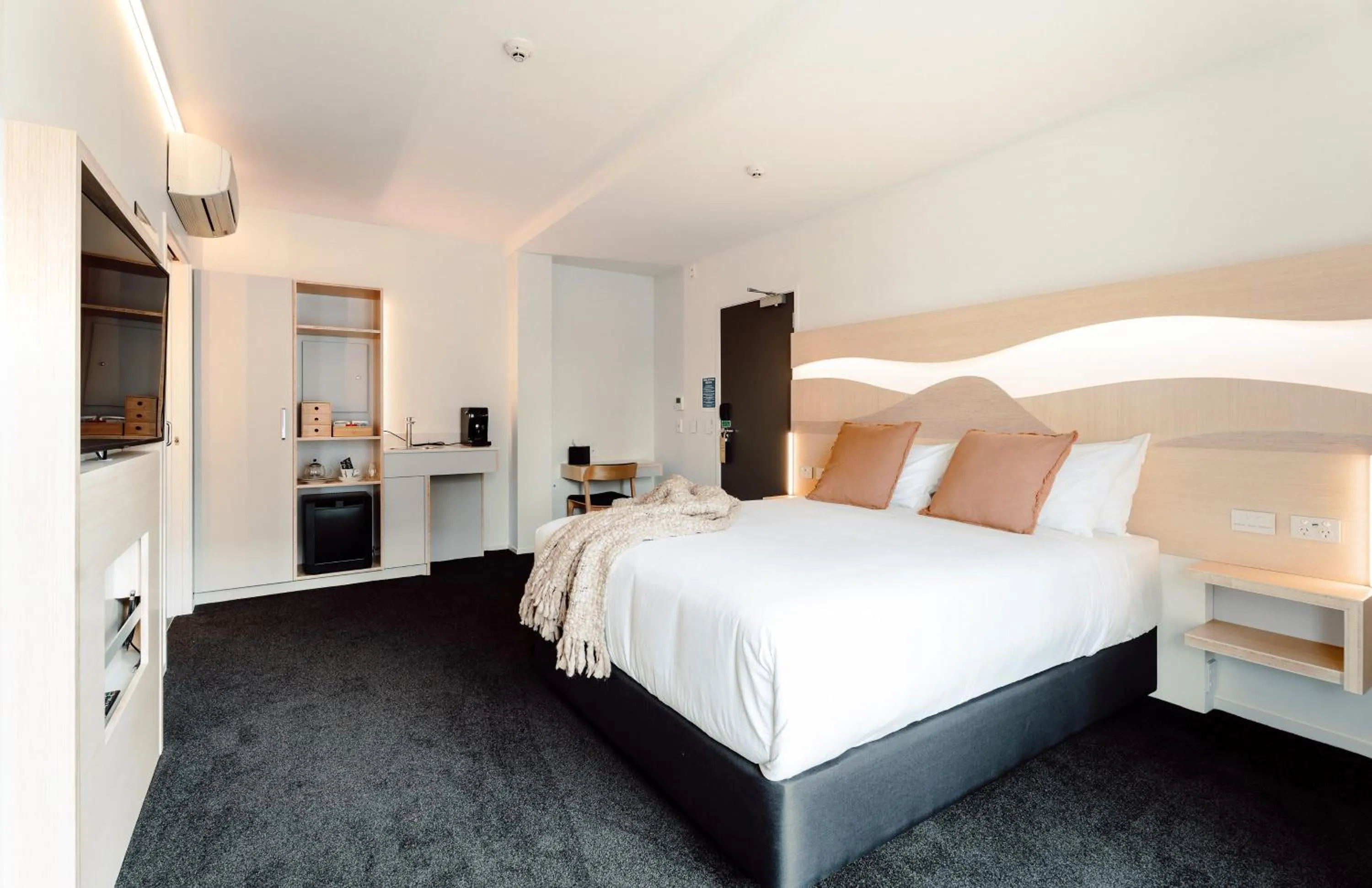 Photo of the whole room, Bed in CitySide Hotel Tauranga