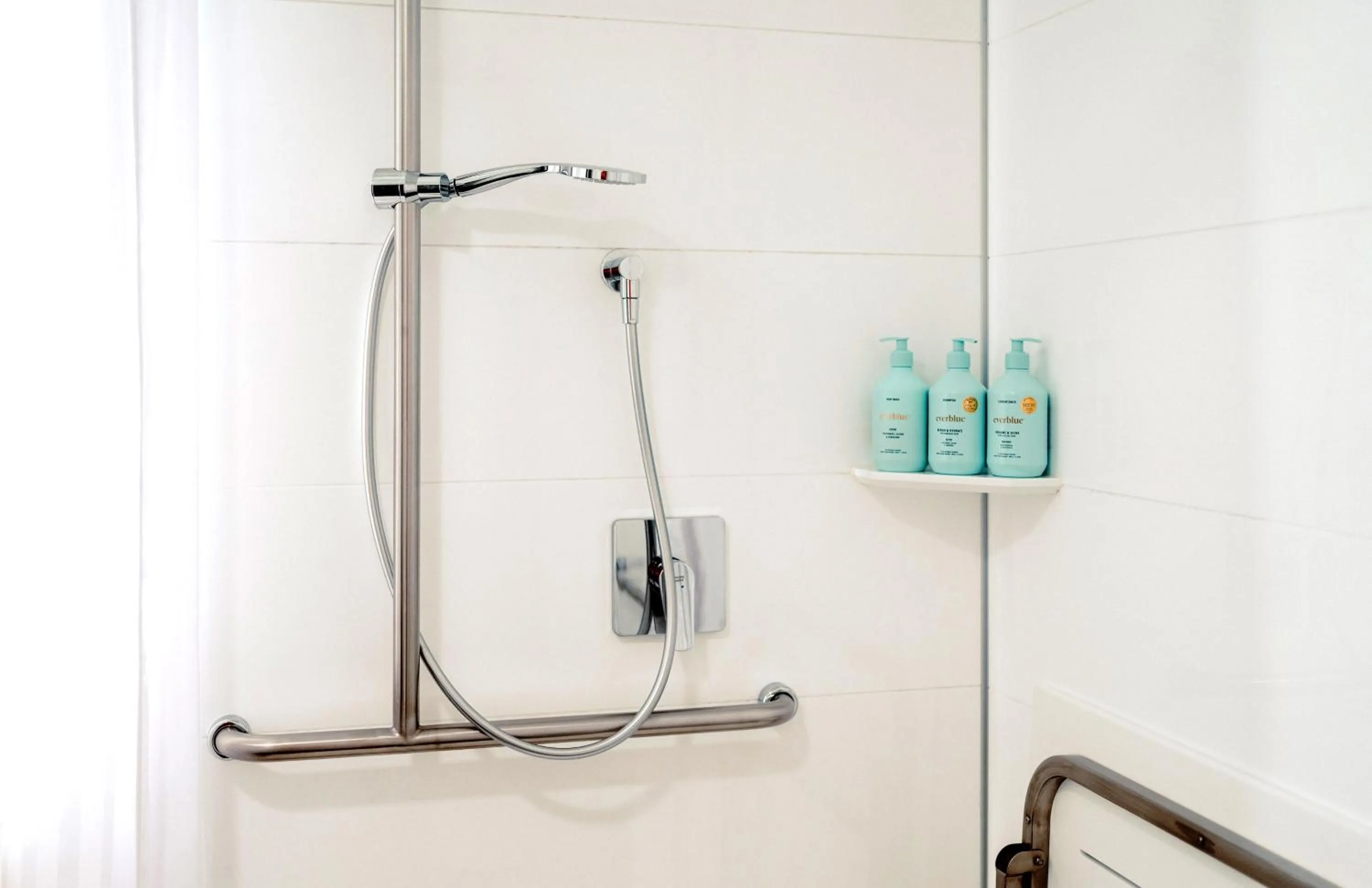 Shower in CitySide Hotel Tauranga