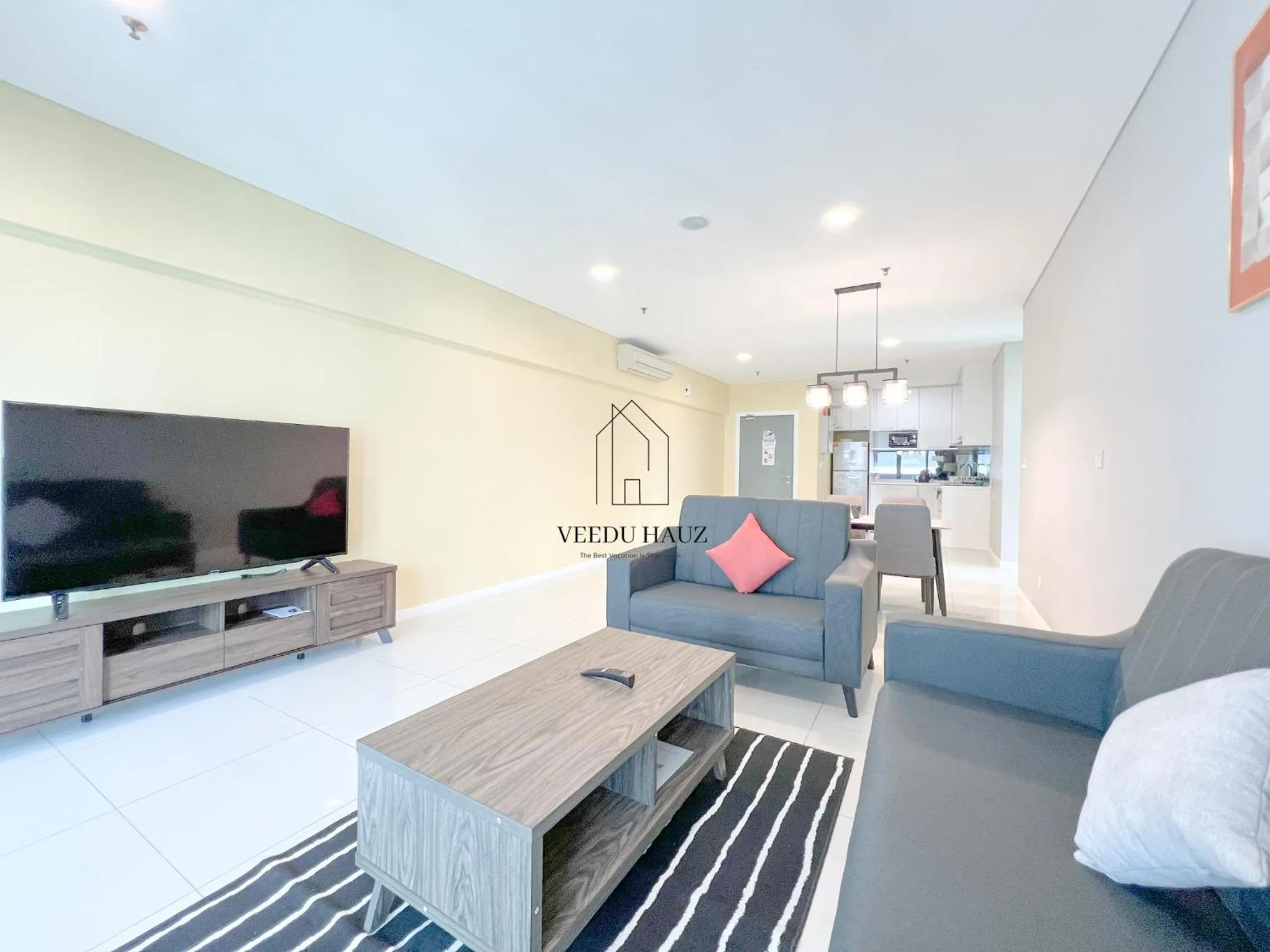 Living room in Mercu Summer Suites KLCC by Veedu Hauz