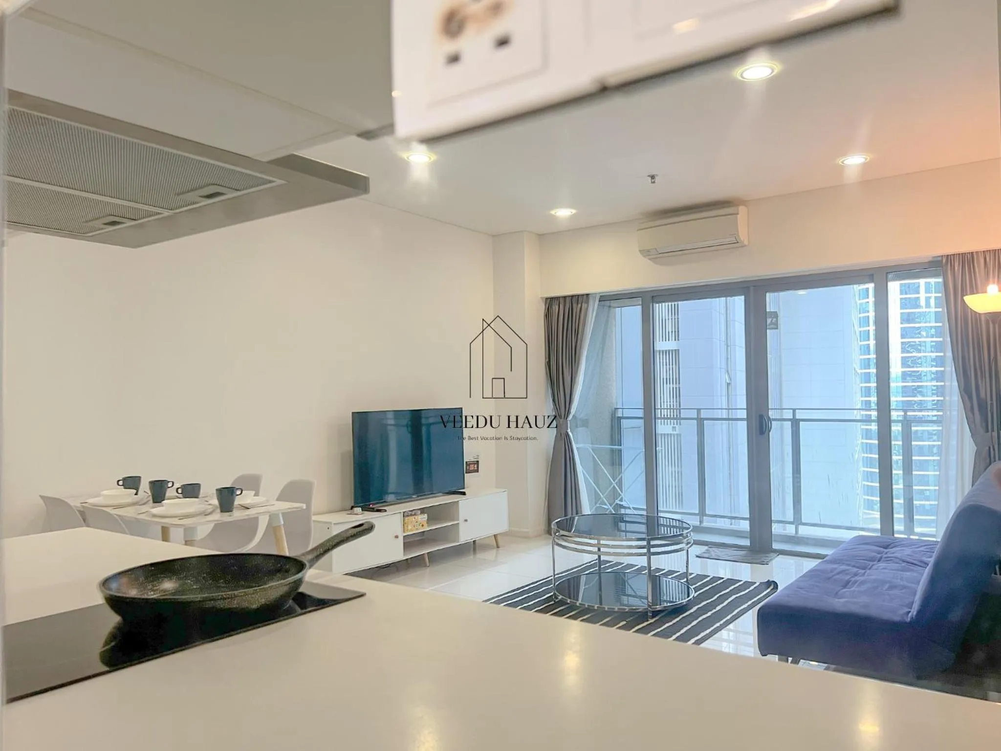 Seating area in Mercu Summer Suites KLCC by Veedu Hauz