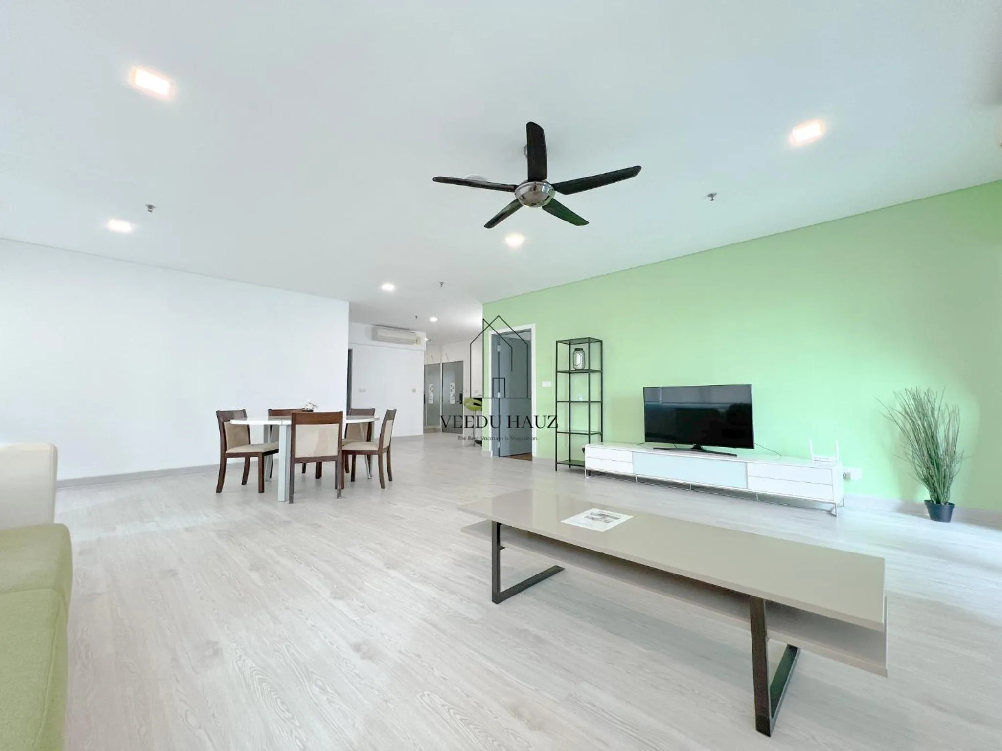 Communal lounge/ TV room in Mercu Summer Suites KLCC by Veedu Hauz