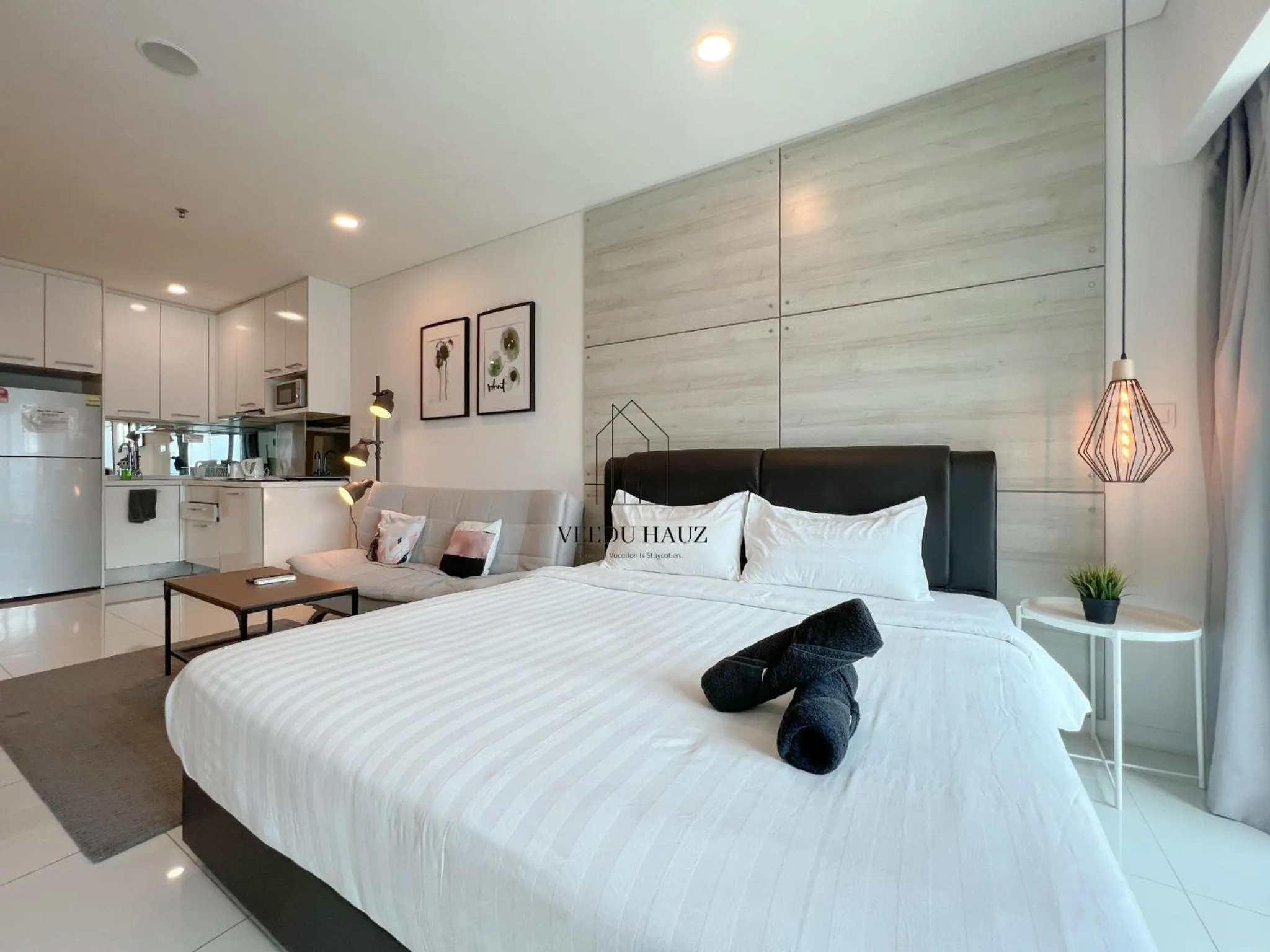 Photo of the whole room, Bed in Mercu Summer Suites KLCC by Veedu Hauz