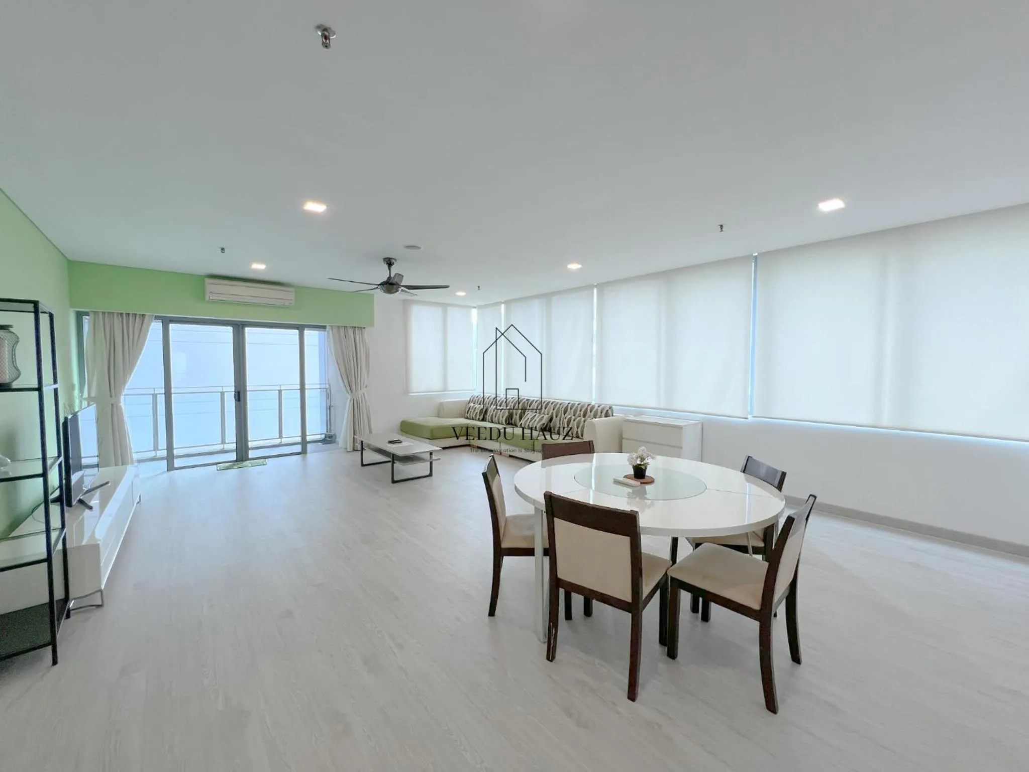 Living room in Mercu Summer Suites KLCC by Veedu Hauz