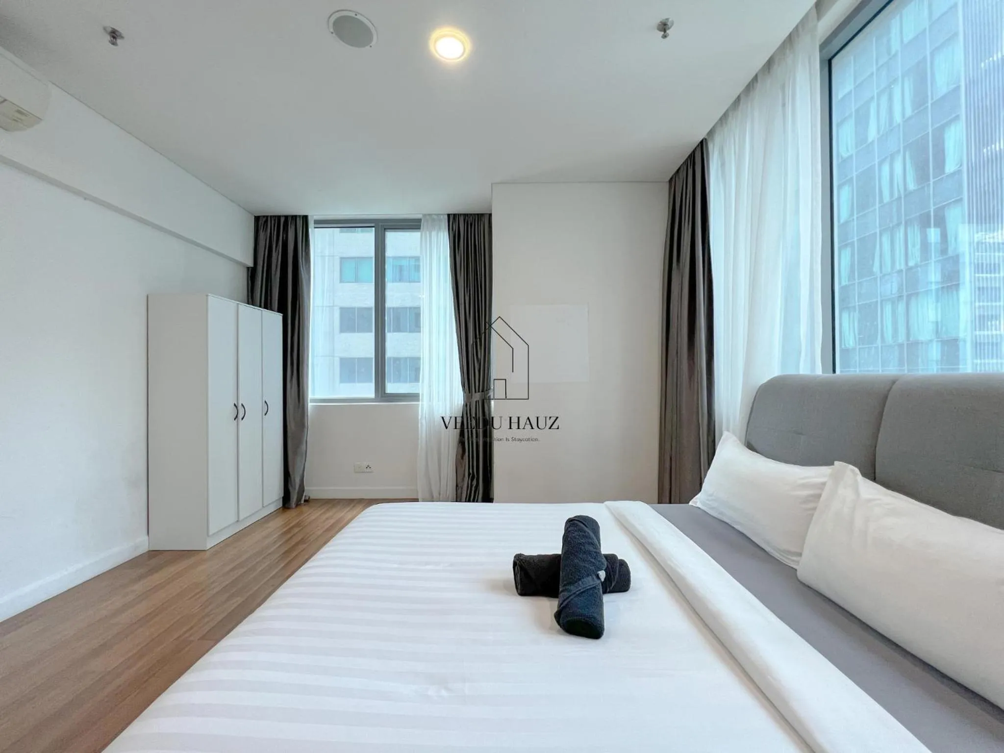 Photo of the whole room, Bed in Mercu Summer Suites KLCC by Veedu Hauz