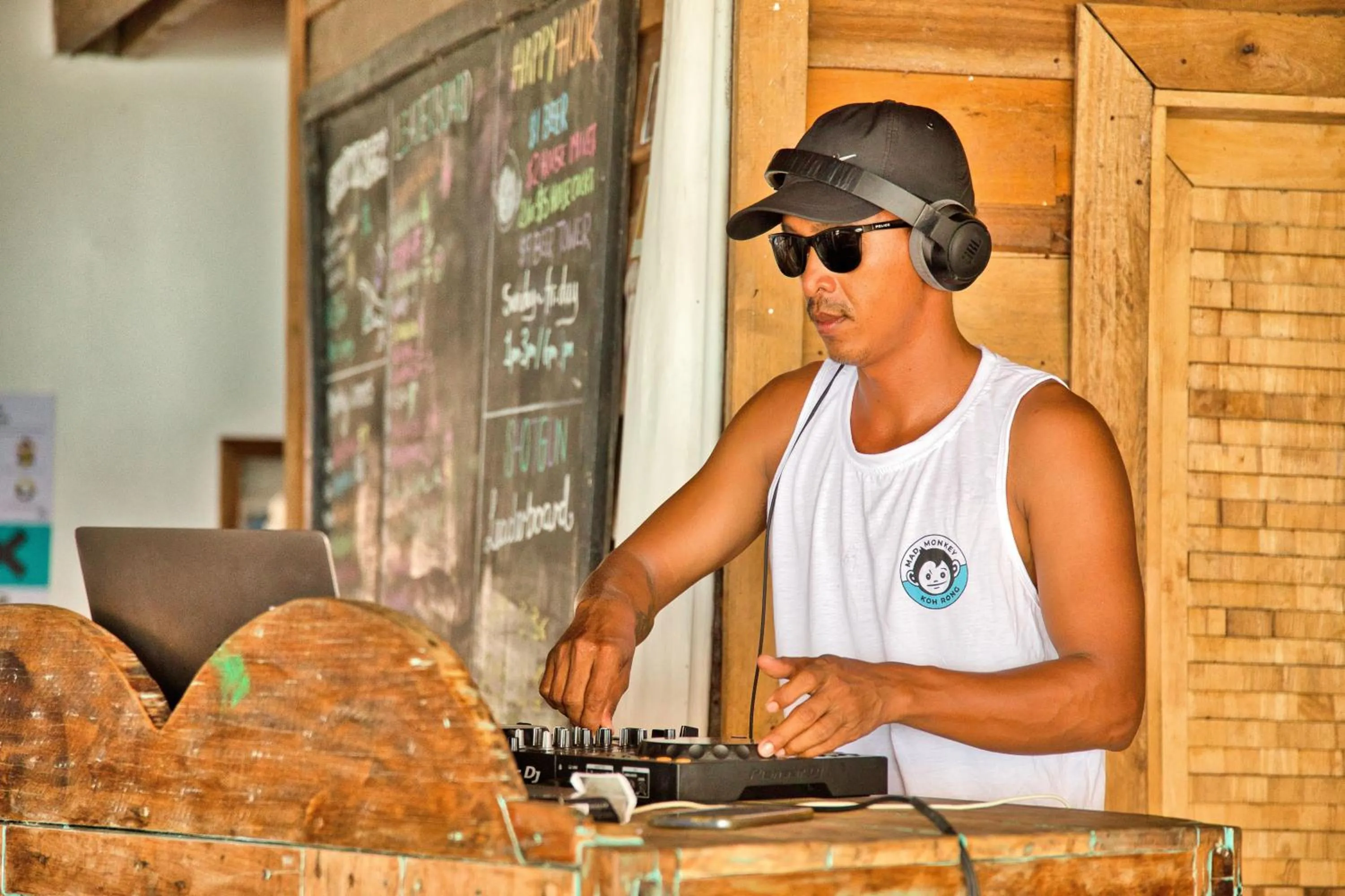 Nightclub / DJ in Mad Monkey Koh Rong