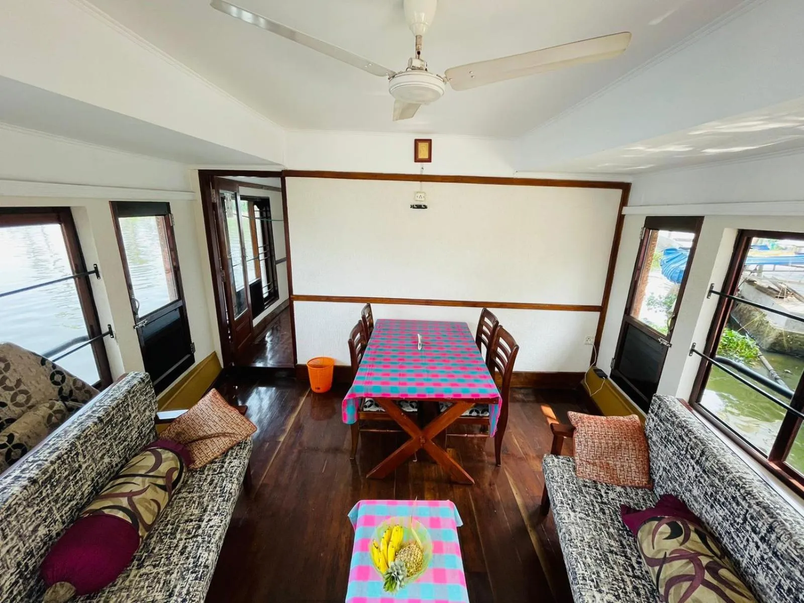 Living room in Honeymoon Houseboat
