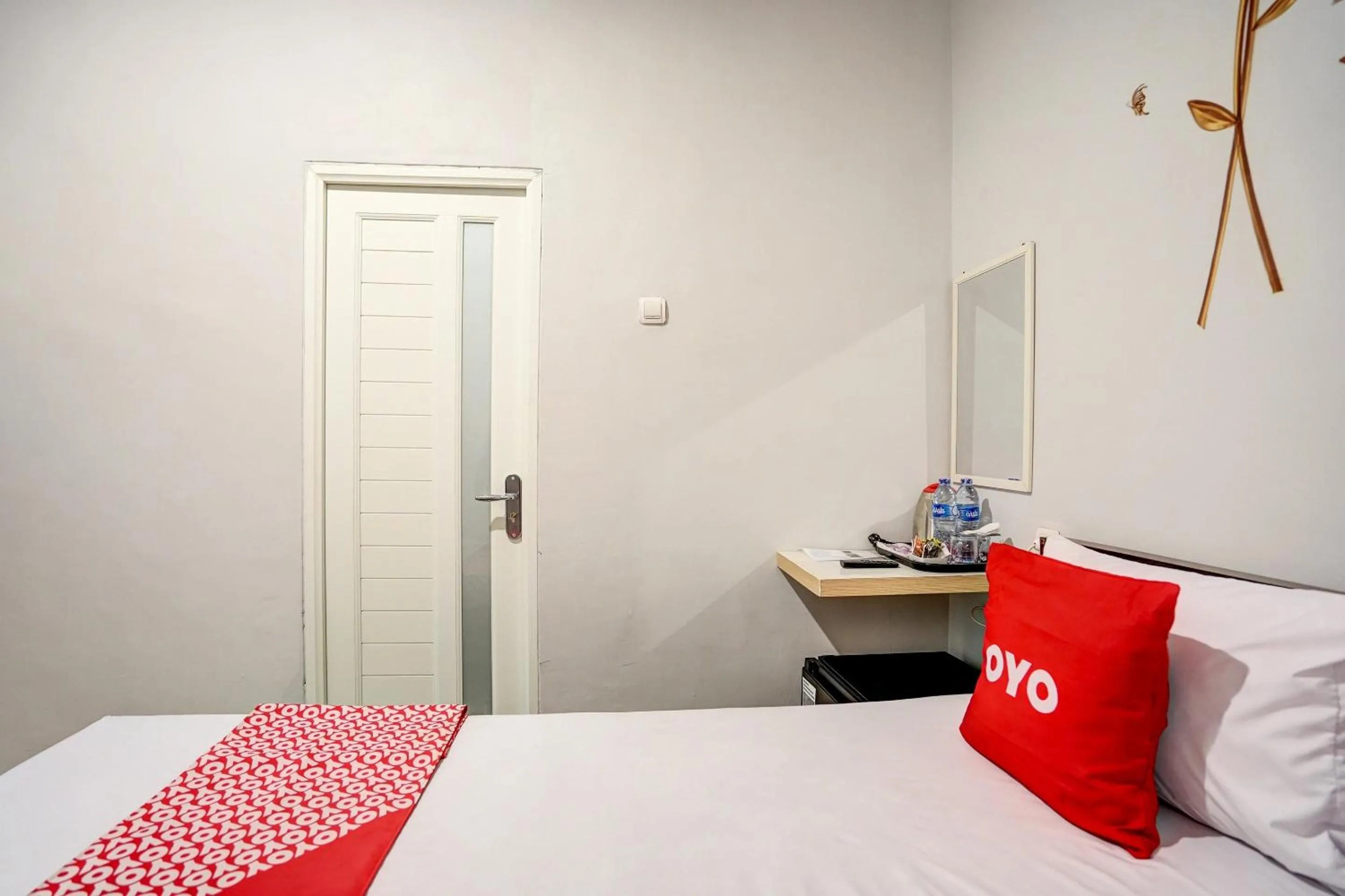 Bedroom in Super OYO Capital O 92506 K1 Residence Gedangan