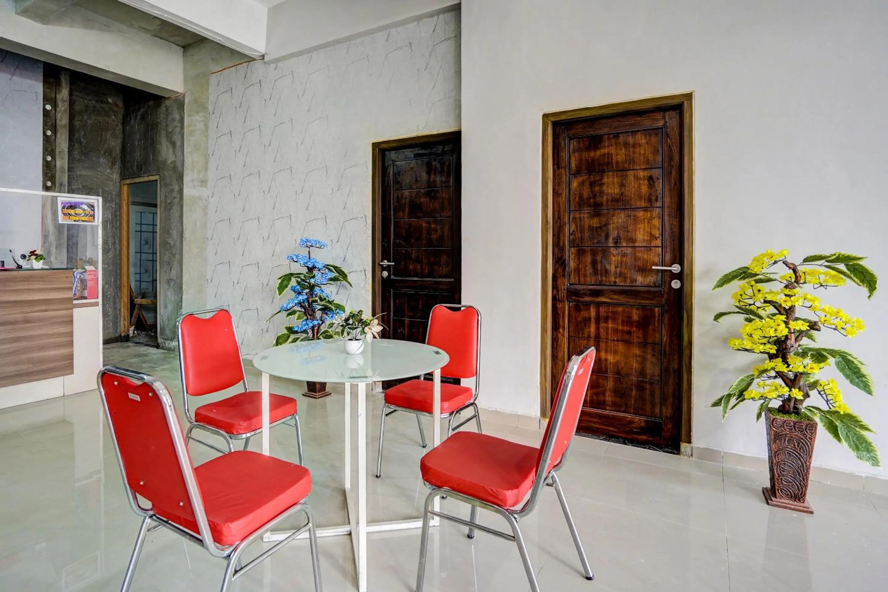 Lobby or reception in Super OYO Capital O 92506 K1 Residence Gedangan