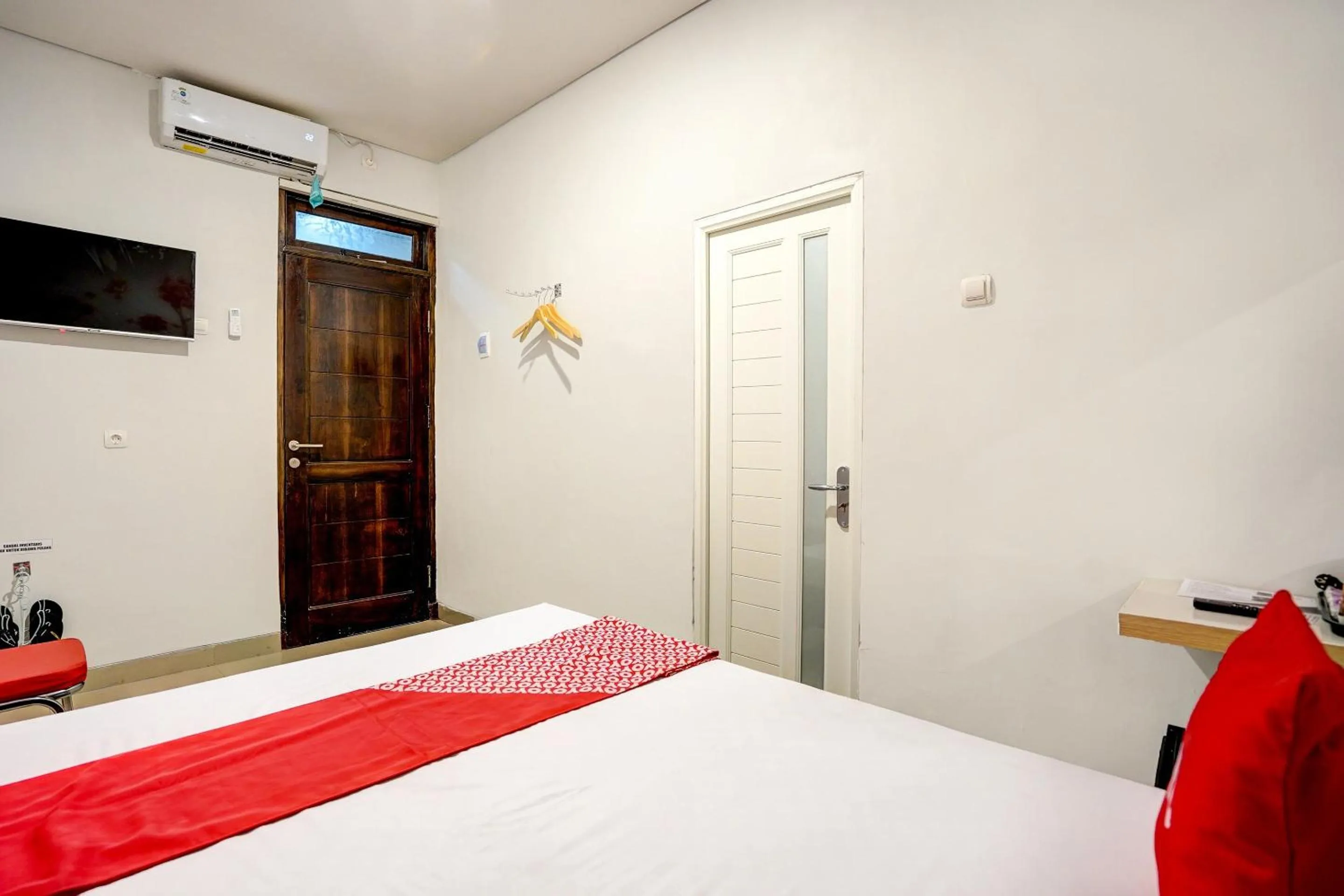 Bedroom in Super OYO Capital O 92506 K1 Residence Gedangan