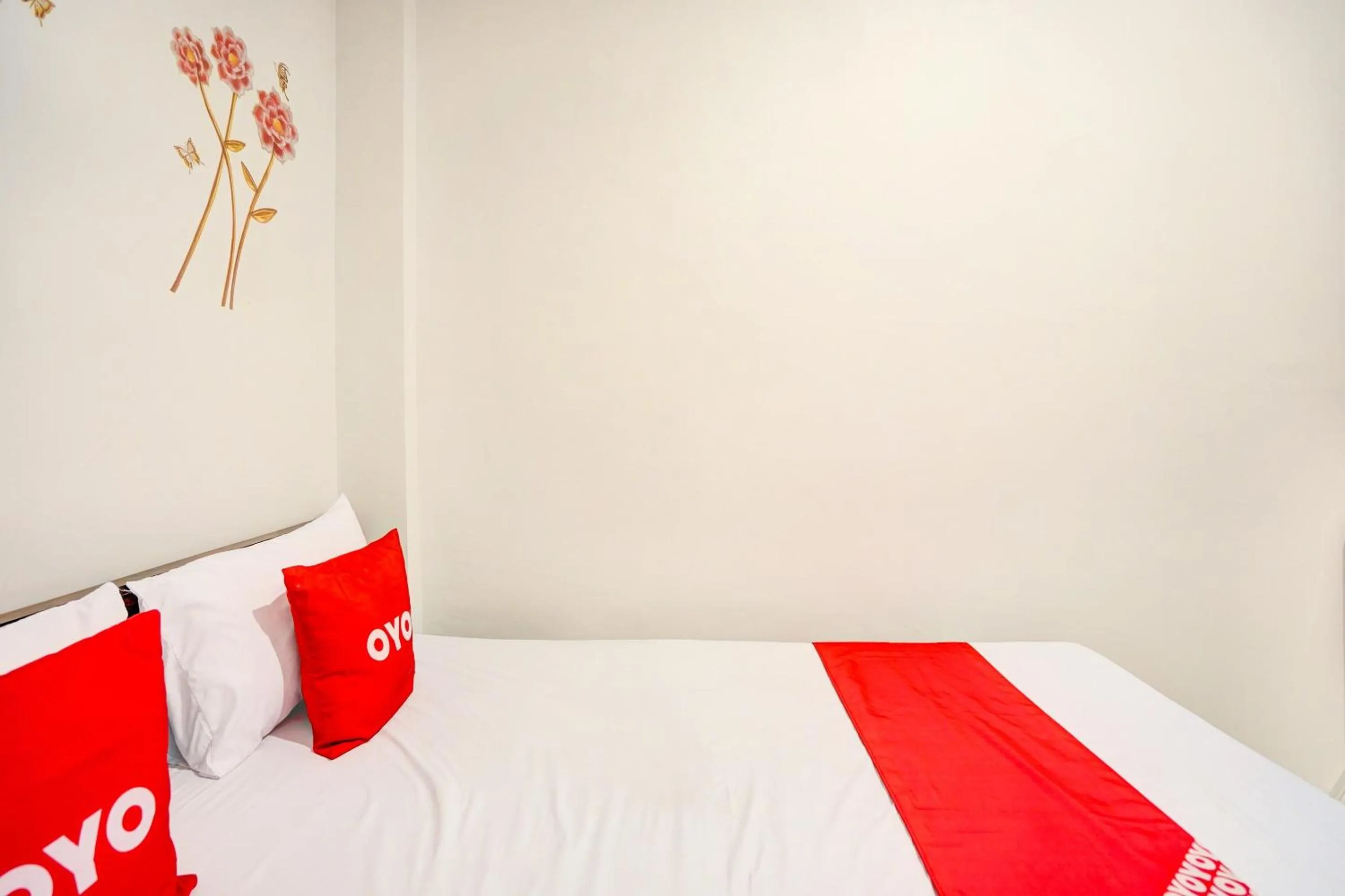 Bedroom in Super OYO Capital O 92506 K1 Residence Gedangan
