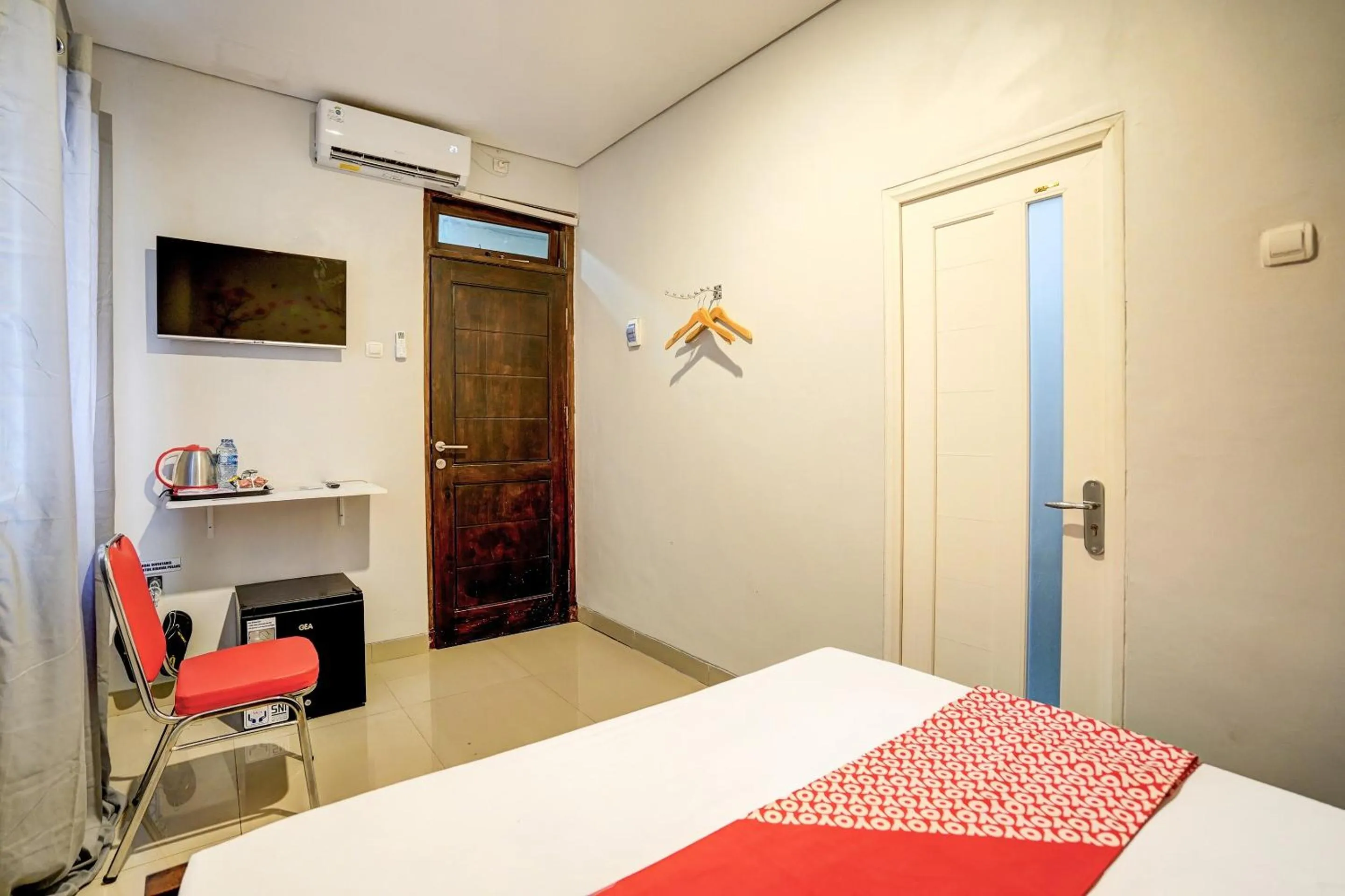 Bedroom in Super OYO Capital O 92506 K1 Residence Gedangan