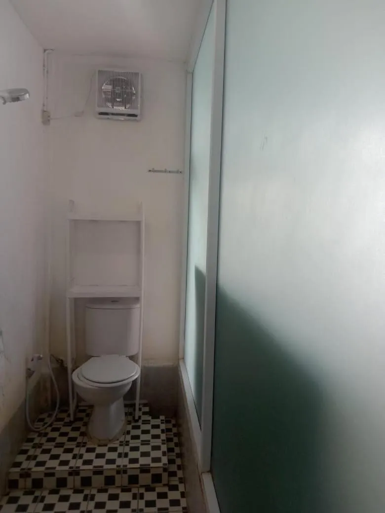 Bathroom in Hotel O Penginapan & Villa Sirait