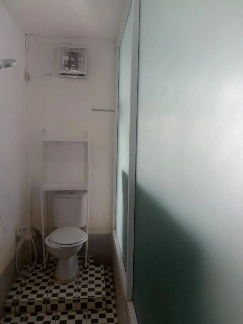 Bathroom in Hotel O Penginapan & Villa Sirait