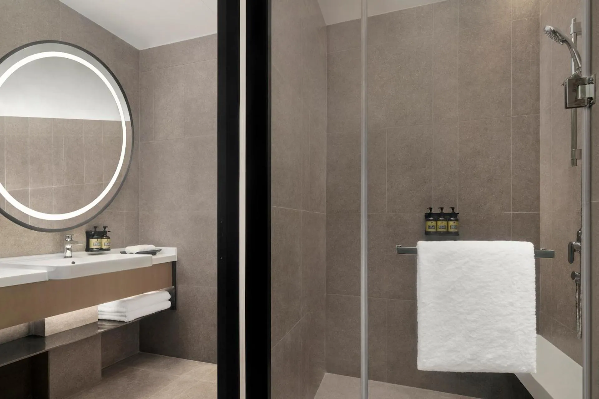 Shower in Artyzen Habitat Taopu Shanghai