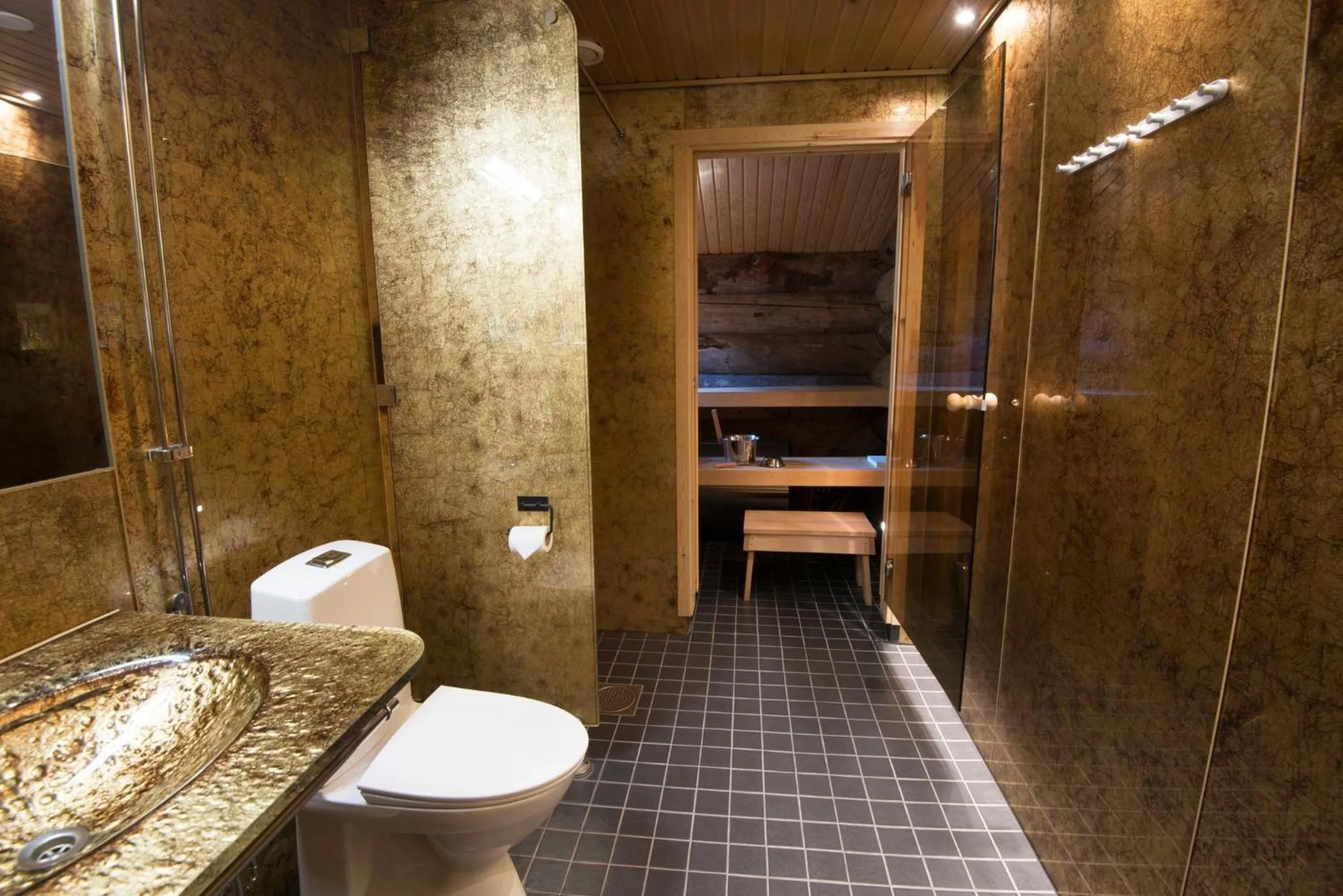 Shower in Utsjoki Arctic Resort