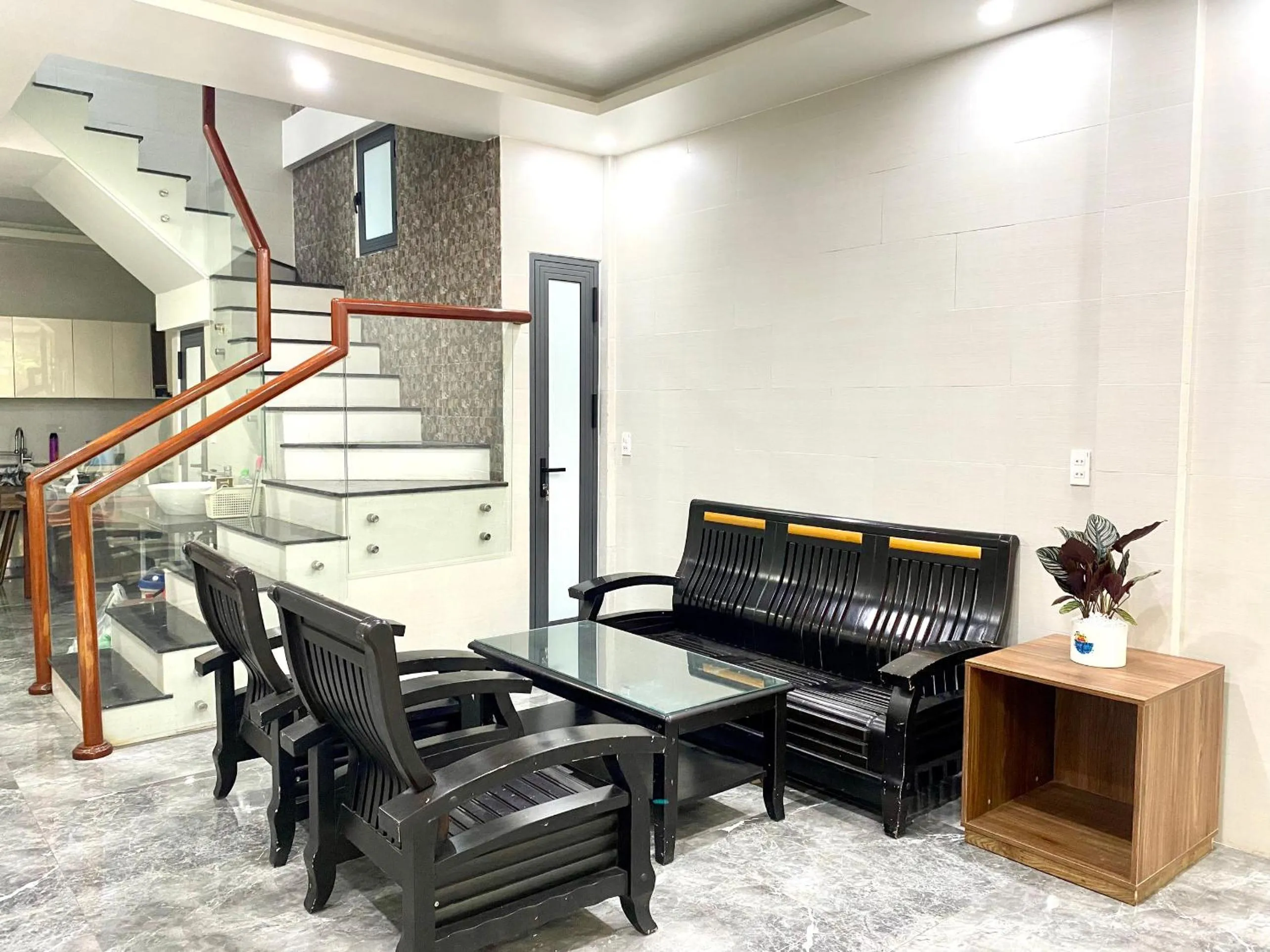 Communal lounge/ TV room in Shine Hotel