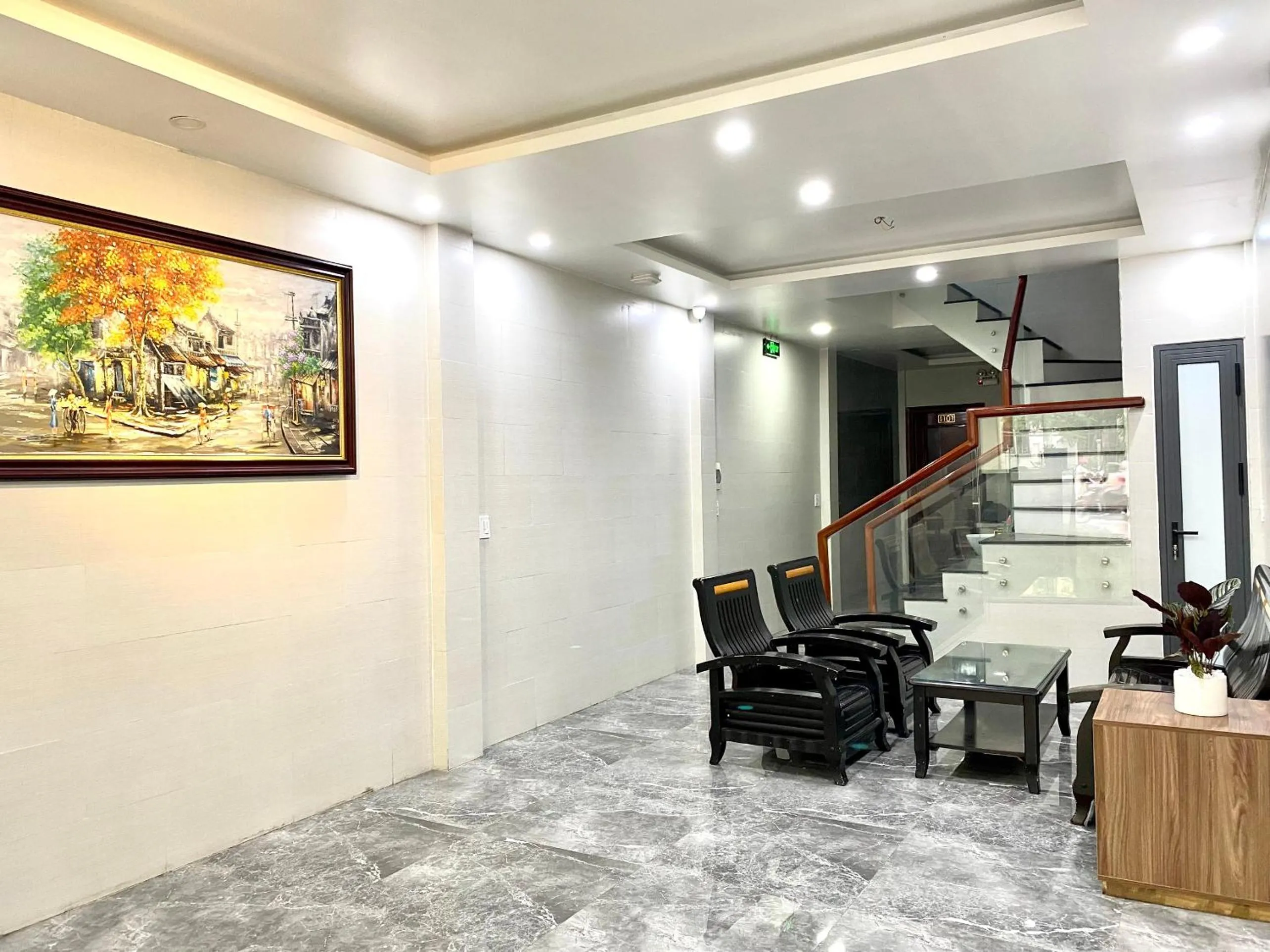 Communal lounge/ TV room in Shine Hotel