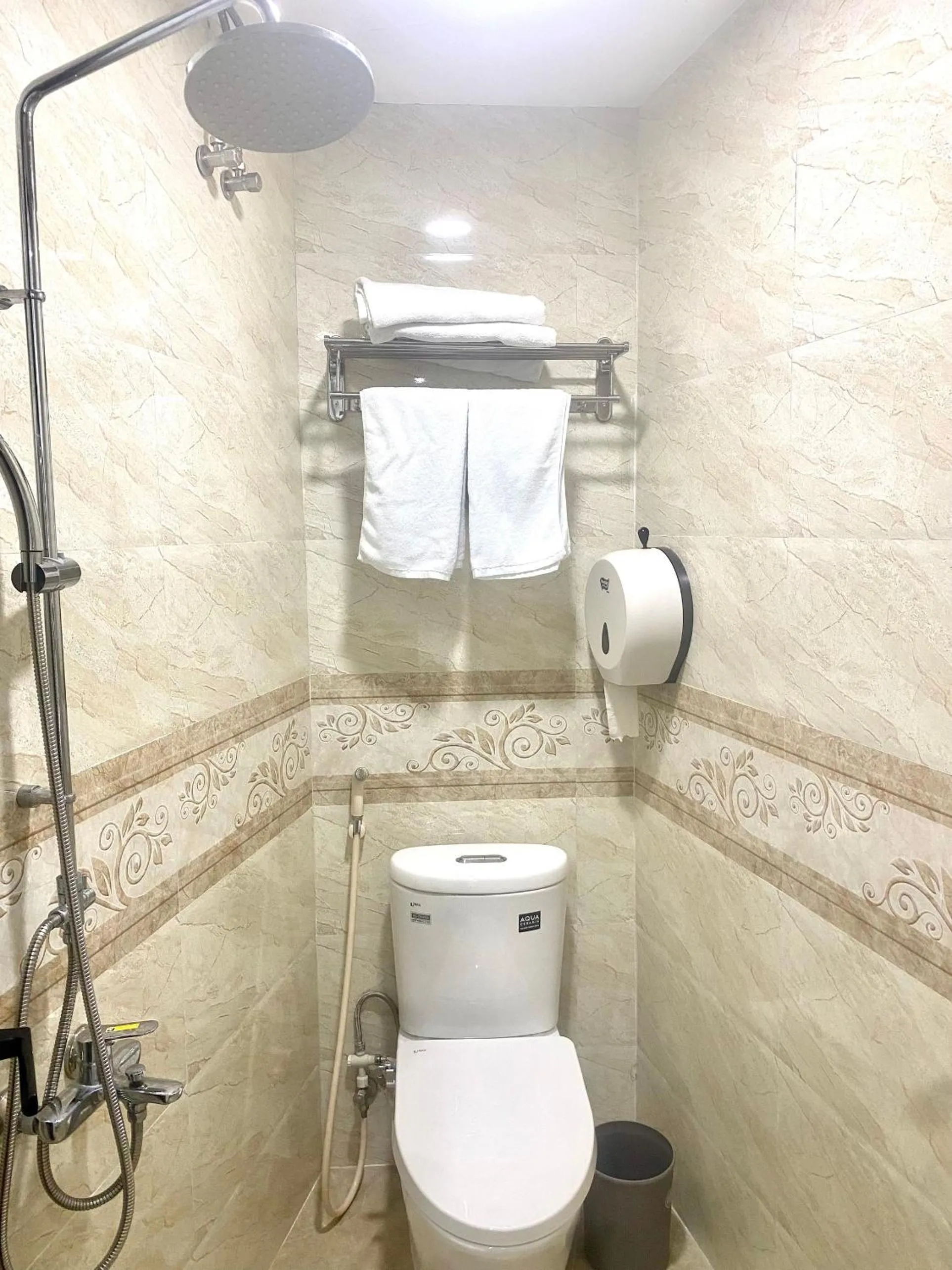 Toilet in Shine Hotel
