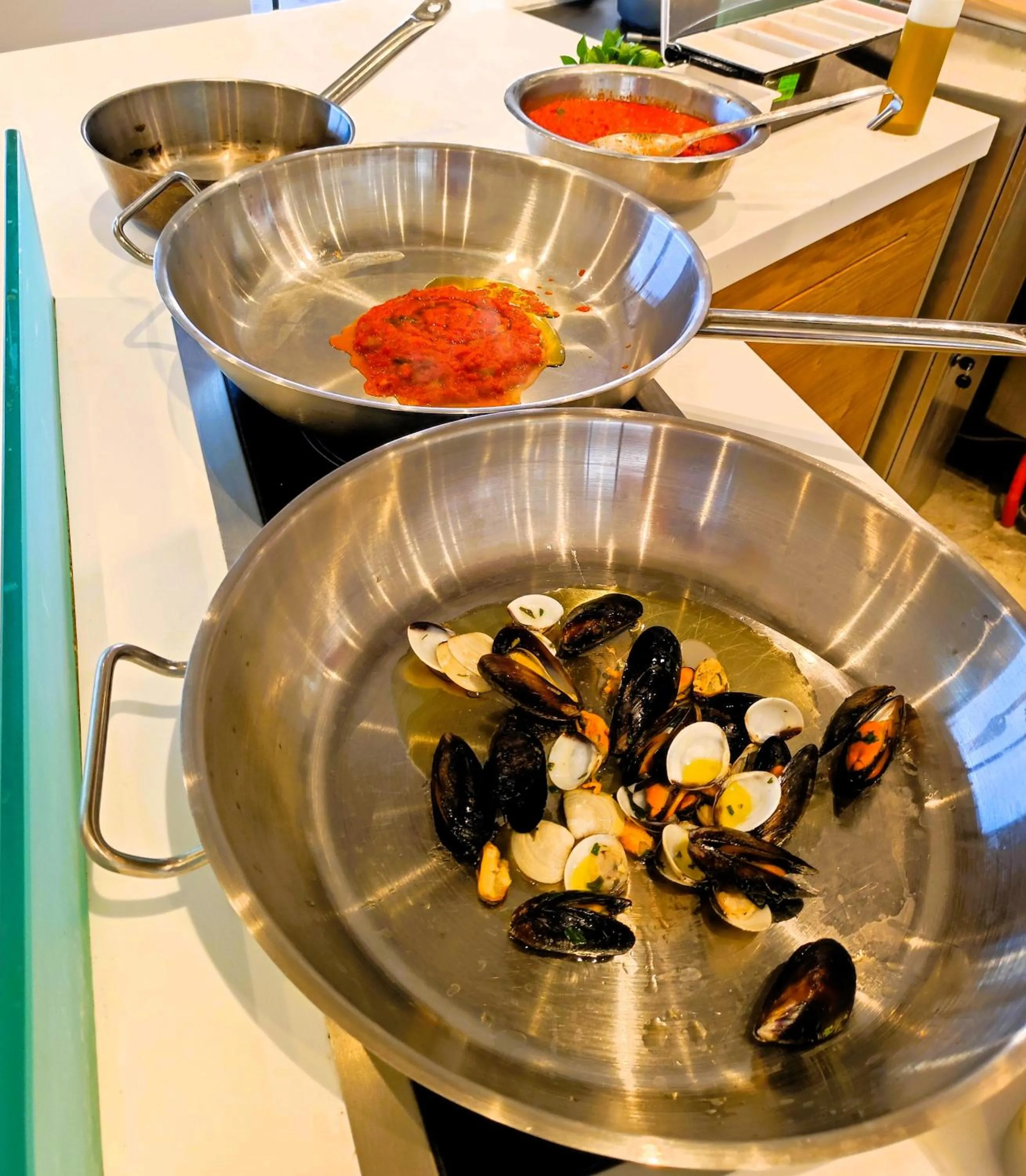 Restaurant/places to eat in Helios Beach Hotel & Bungalows