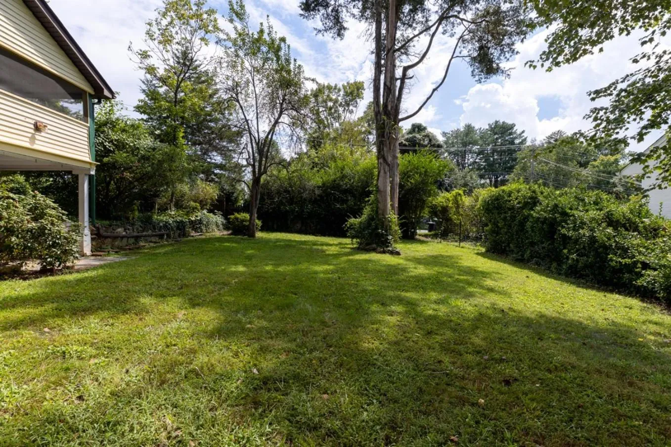 Cheerful 3 Bedroom Home, Walk To Uvastadium