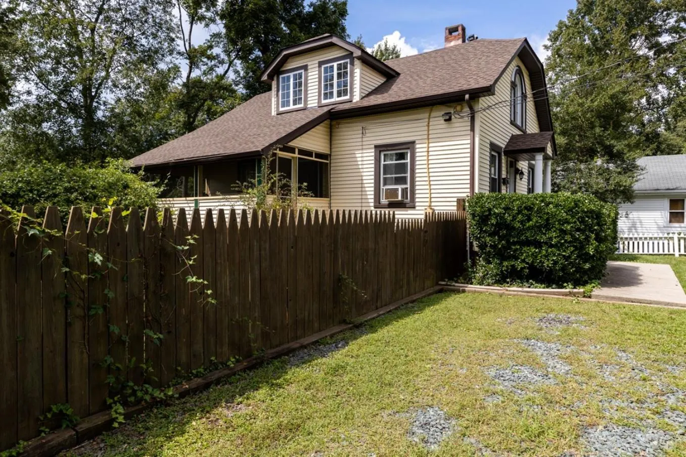 Cheerful 3 Bedroom Home, Walk To Uvastadium