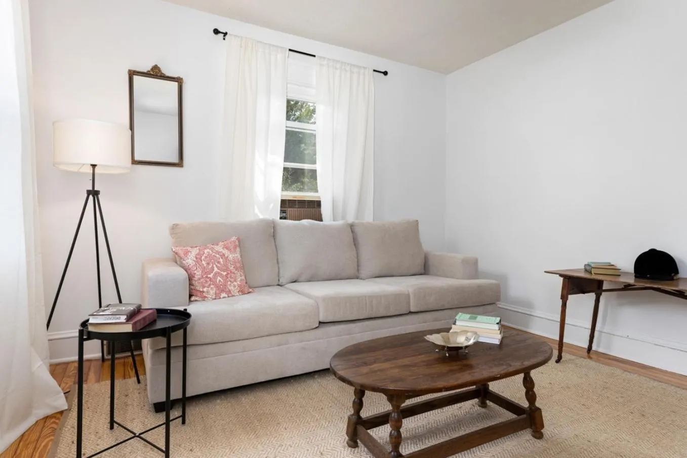 Cheerful 3 Bedroom Home, Walk To Uvastadium