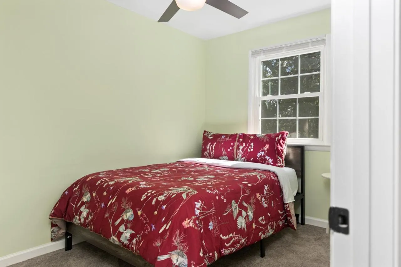 Bed in Waynesboro home near Wintergreen Charlottesville