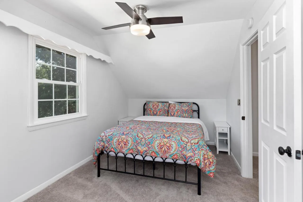 Bed in Waynesboro home near Wintergreen Charlottesville