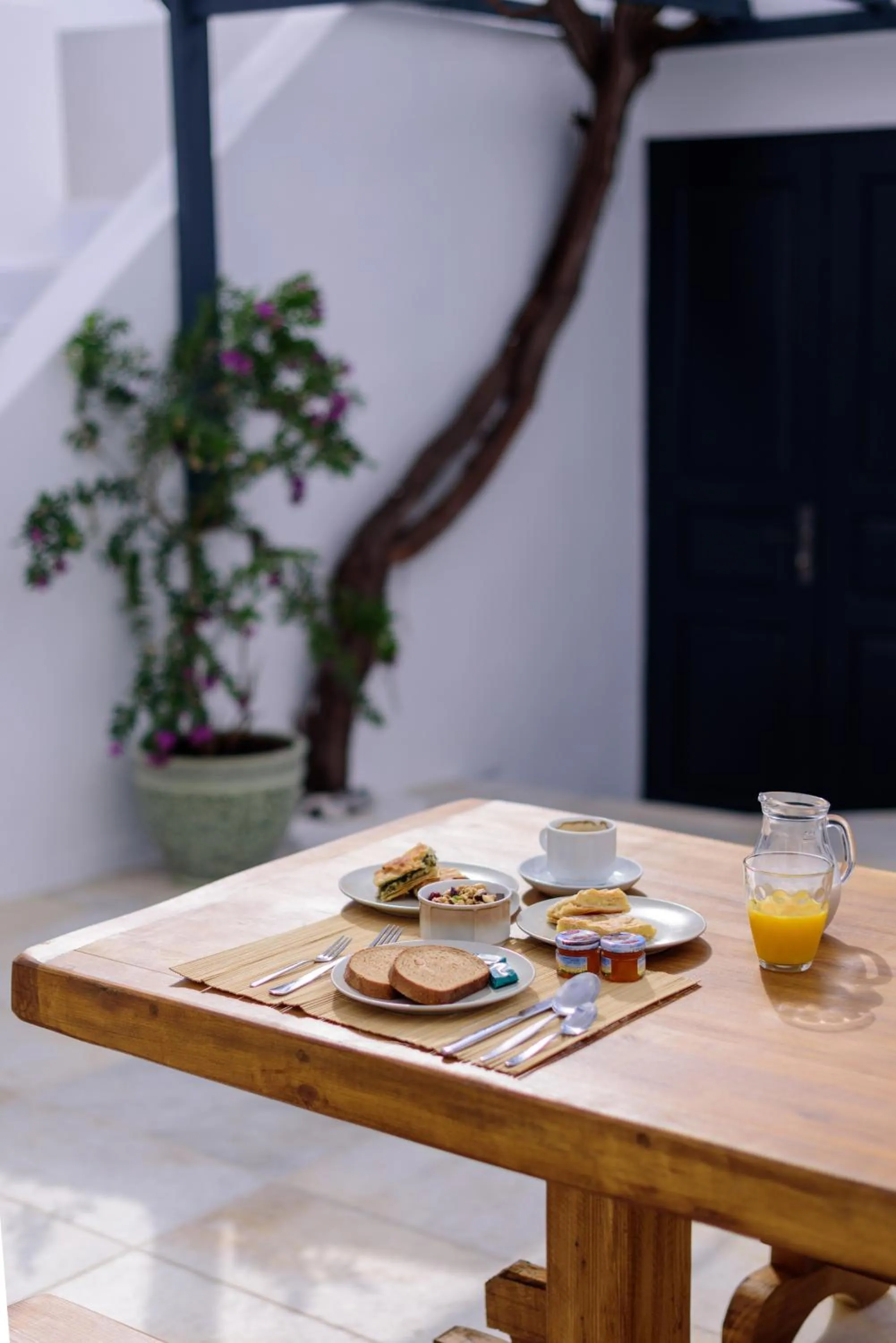 Breakfast in Firalia, Casa in Rock Suites